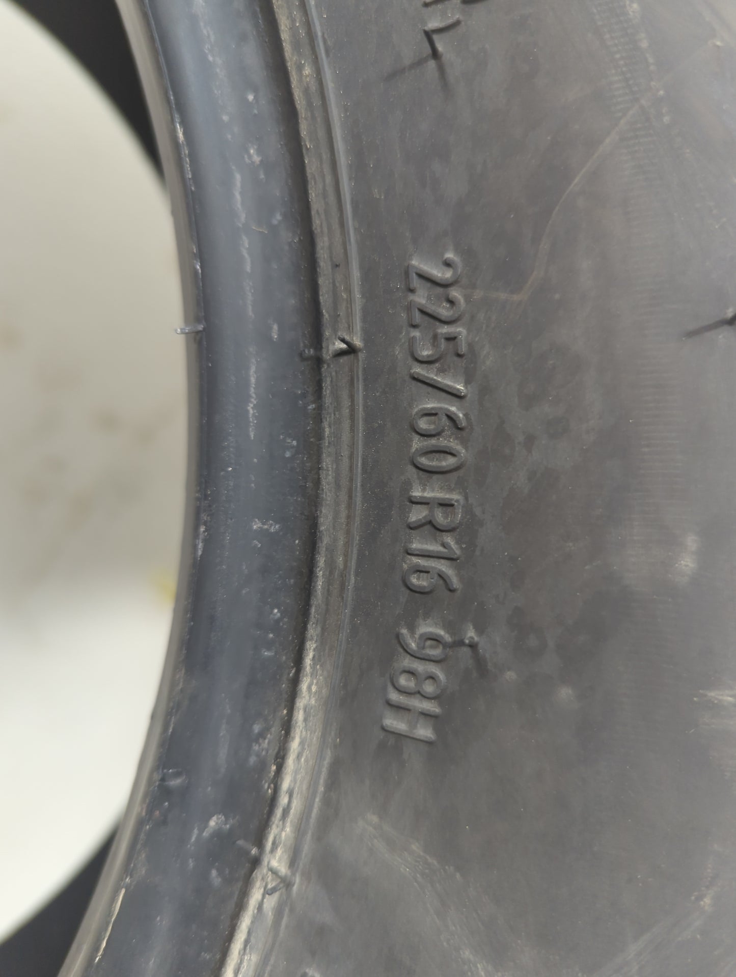 Used Tire - Tread Depth null/32 - Oemusedautoparts1.com