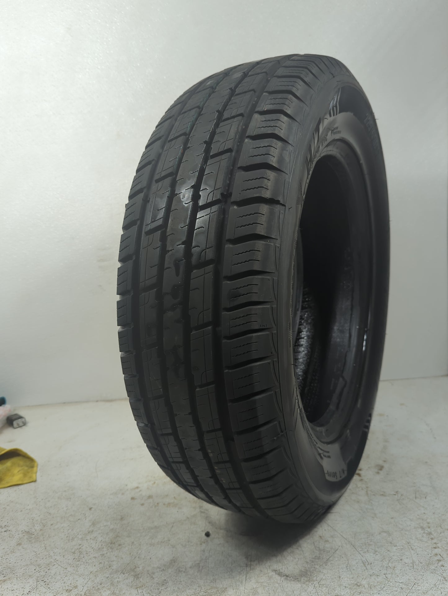 Used Tire - Tread Depth null/32 - Oemusedautoparts1.com