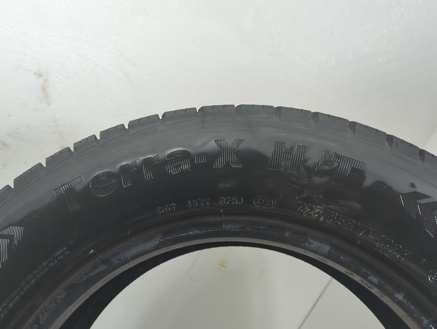 Used Tire - Tread Depth null/32 - Oemusedautoparts1.com