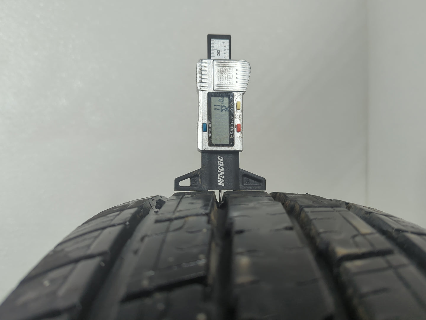 Used Tire - Tread Depth null/32 - Oemusedautoparts1.com