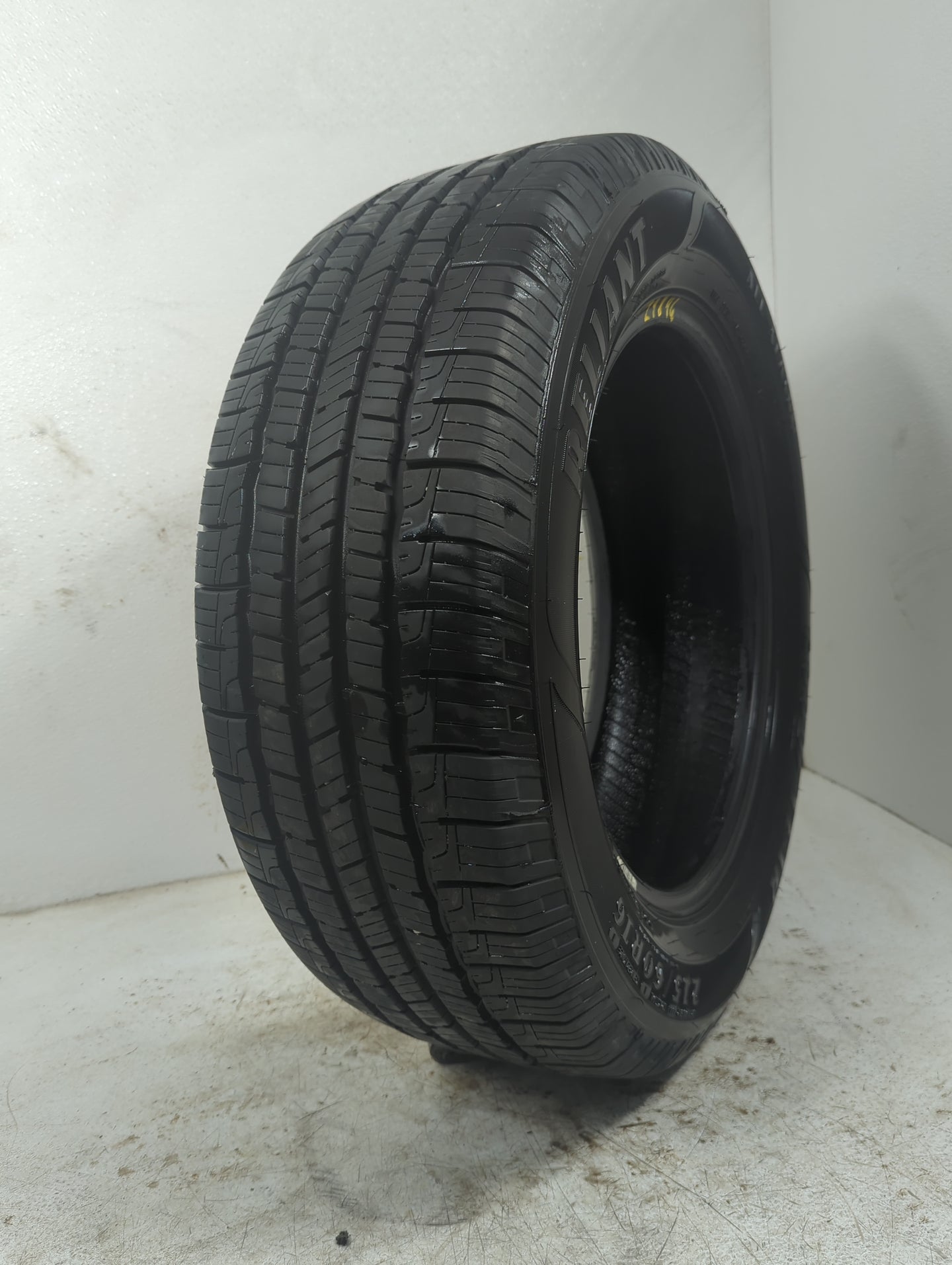 Used Tire - Tread Depth null/32 - Oemusedautoparts1.com