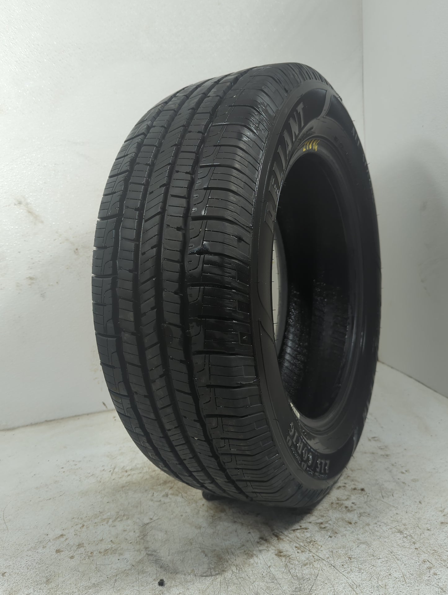 Used Tire - Tread Depth null/32 - Oemusedautoparts1.com