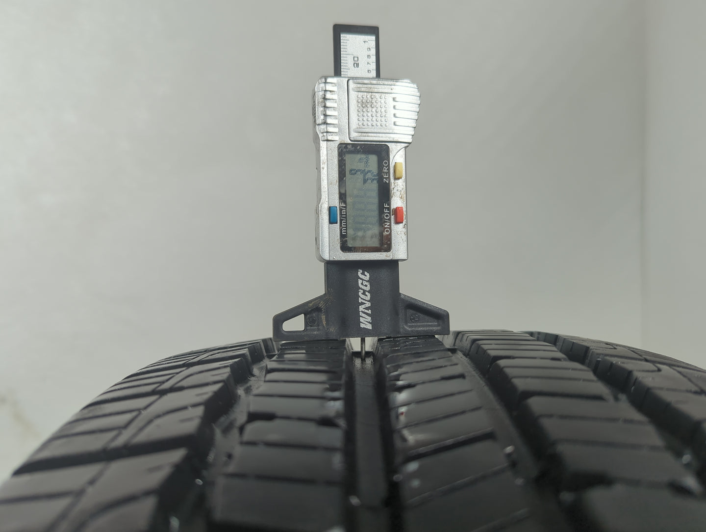 Used Tire - Tread Depth null/32 - Oemusedautoparts1.com