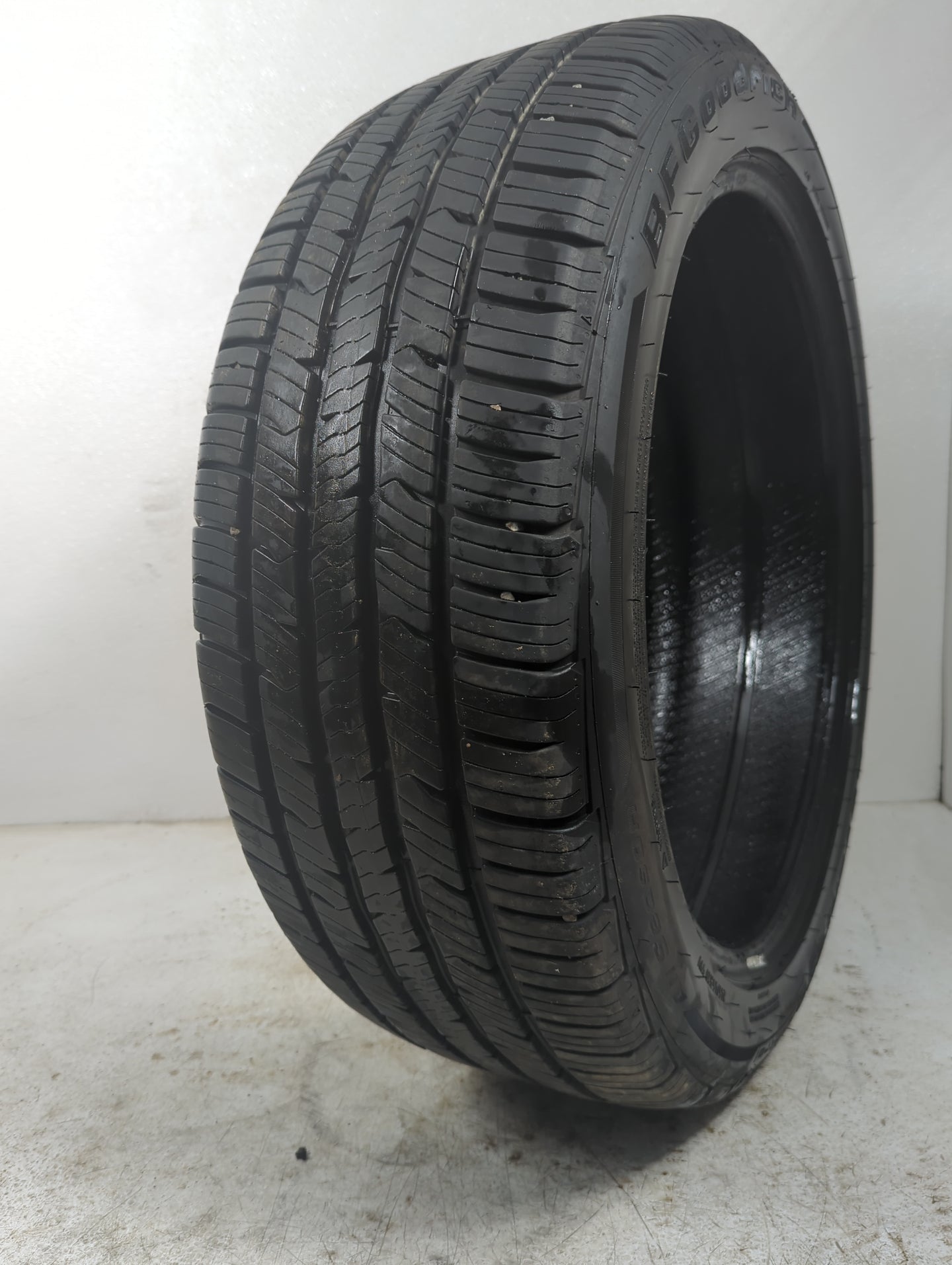 Used Tire - Tread Depth null/32 - Oemusedautoparts1.com