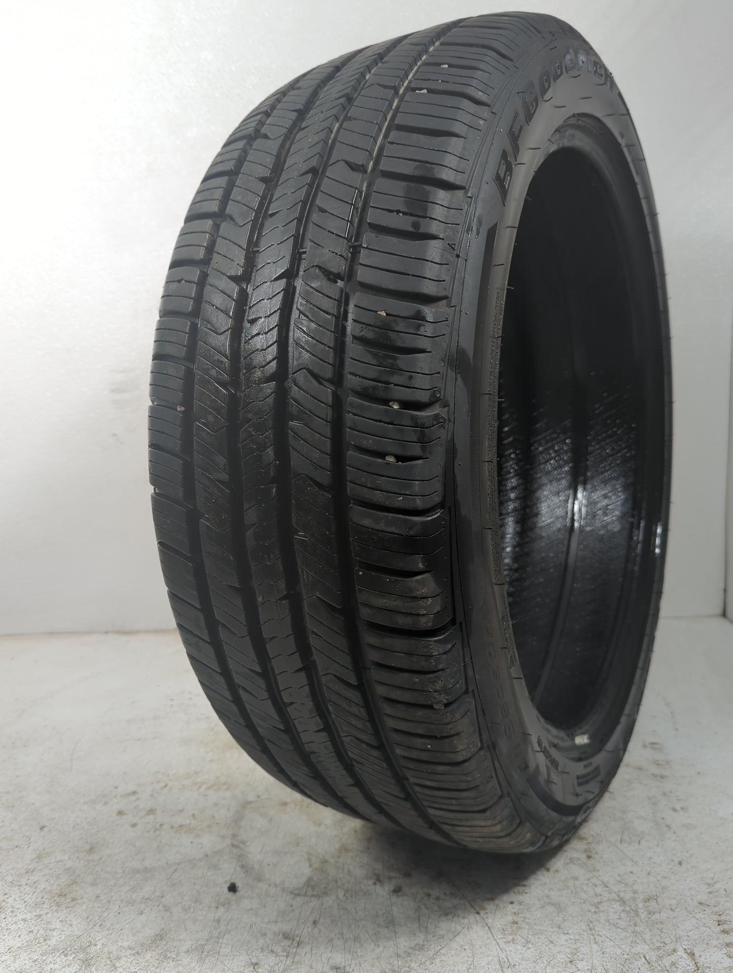 Used Tire - Tread Depth null/32 - Oemusedautoparts1.com