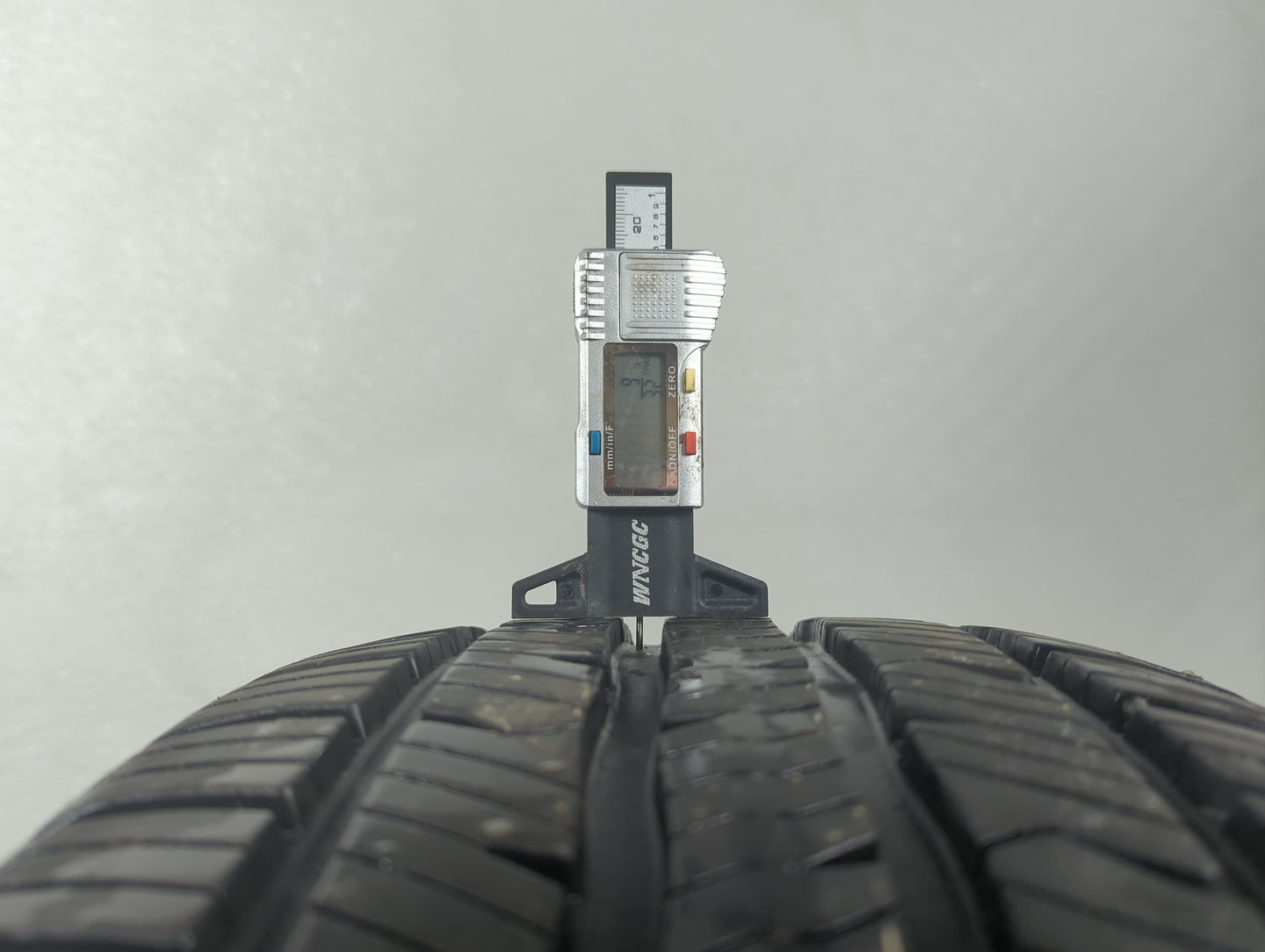 Used Tire - Tread Depth null/32 - Oemusedautoparts1.com