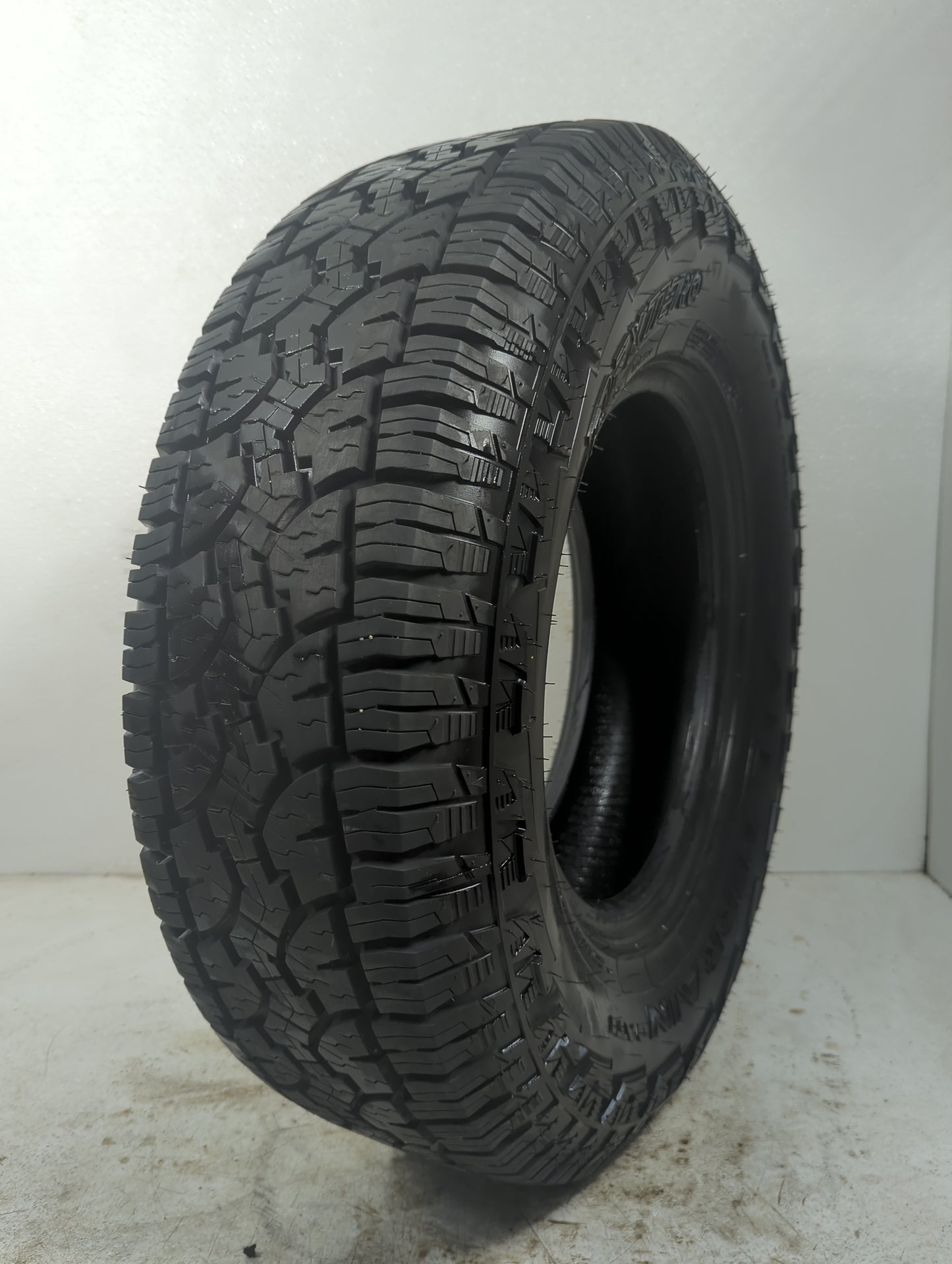 Used Tire 235/75R15 DEXTERO ALL TERRAIN 108S - Tread Depth 9/32 - Oemusedautoparts1.com