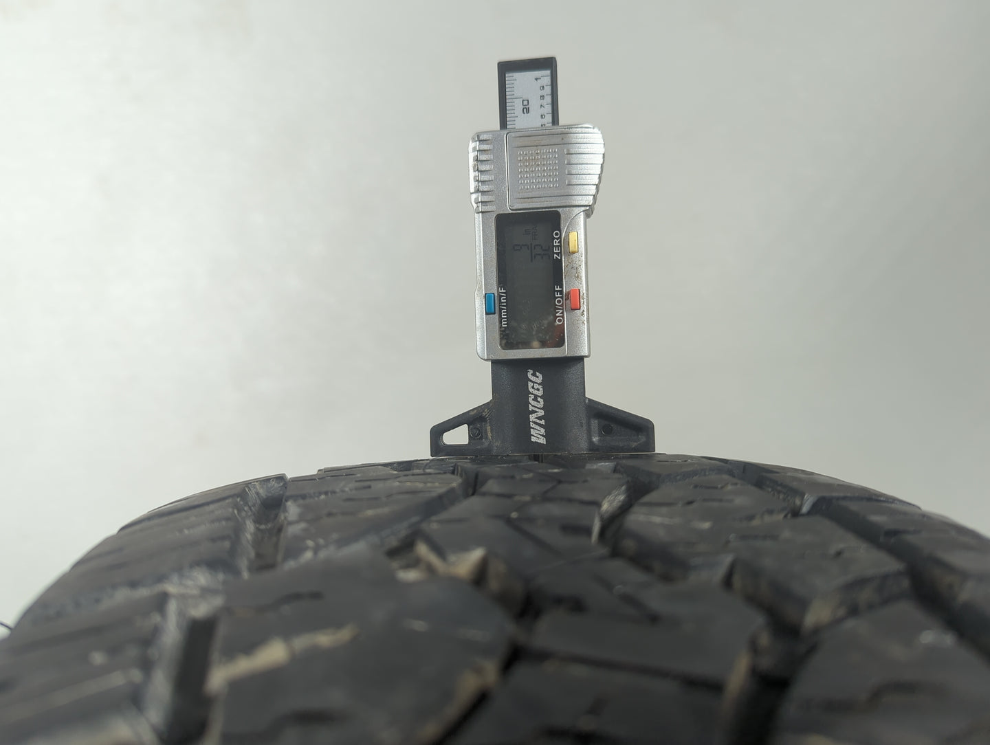 Used Tire 235/75R15 DEXTERO ALL TERRAIN 108S - Tread Depth 9/32 - Oemusedautoparts1.com