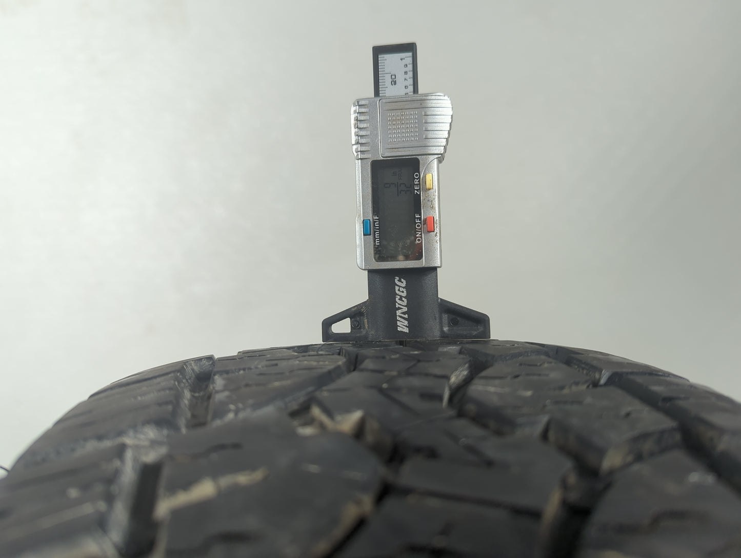 Used Tire 235/75R15 DEXTERO ALL TERRAIN 108S - Tread Depth 9/32 - Oemusedautoparts1.com