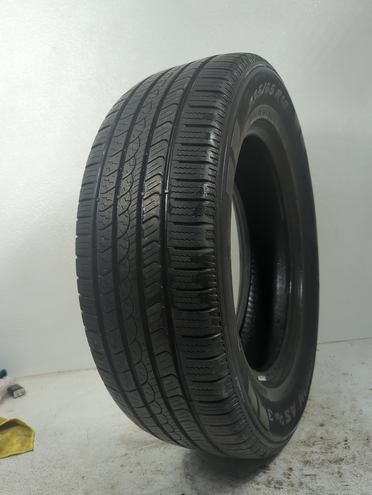 Used Tire 235/65R18 PIRELLI SCORPION AS PLUS 3 106H - Tread Depth 9/32 - Oemusedautoparts1.com