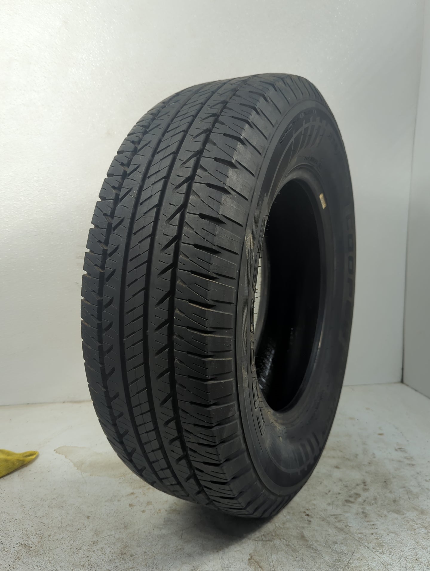 Used Tire 235/70R16 COOPER EVOLUTION HT2 106T - Tread Depth 9/32 - Oemusedautoparts1.com