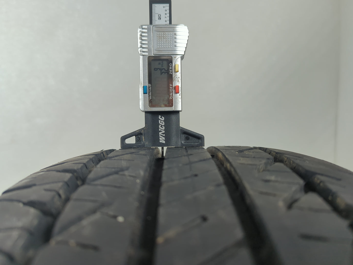 Used Tire 235/70R16 COOPER EVOLUTION HT2 106T - Tread Depth 9/32 - Oemusedautoparts1.com