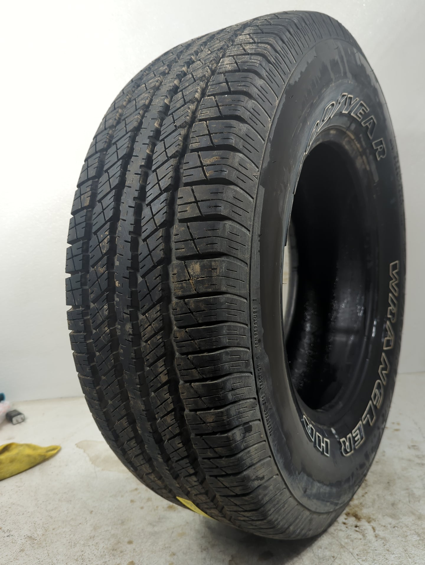Used Tire 265/70R17 GOODYEAR WRANGLER HP 113S - Tread Depth 12/32 - Oemusedautoparts1.com