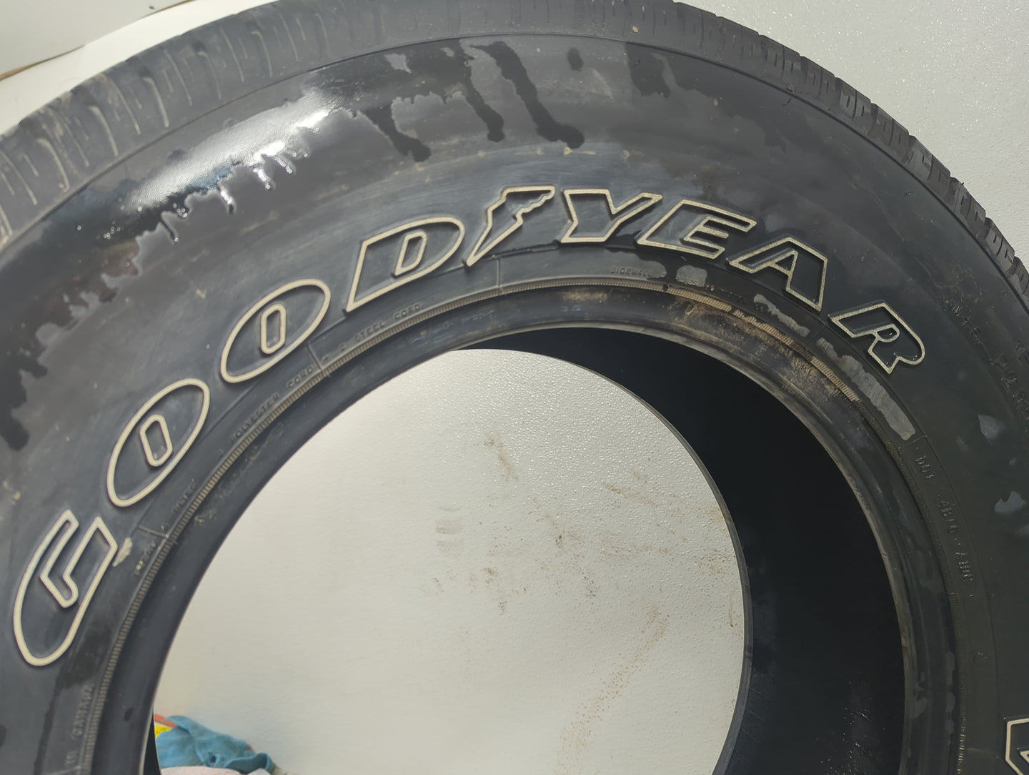Used Tire 265/70R17 GOODYEAR WRANGLER HP 113S - Tread Depth 12/32 - Oemusedautoparts1.com