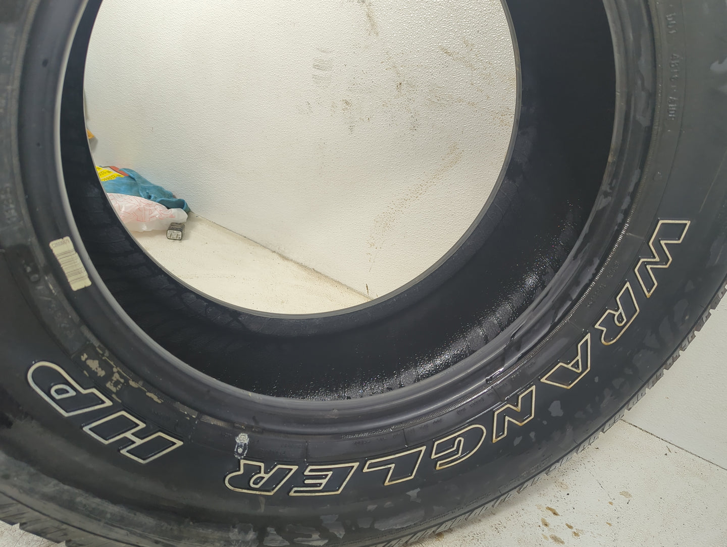Used Tire 265/70R17 GOODYEAR WRANGLER HP 113S - Tread Depth 12/32 - Oemusedautoparts1.com