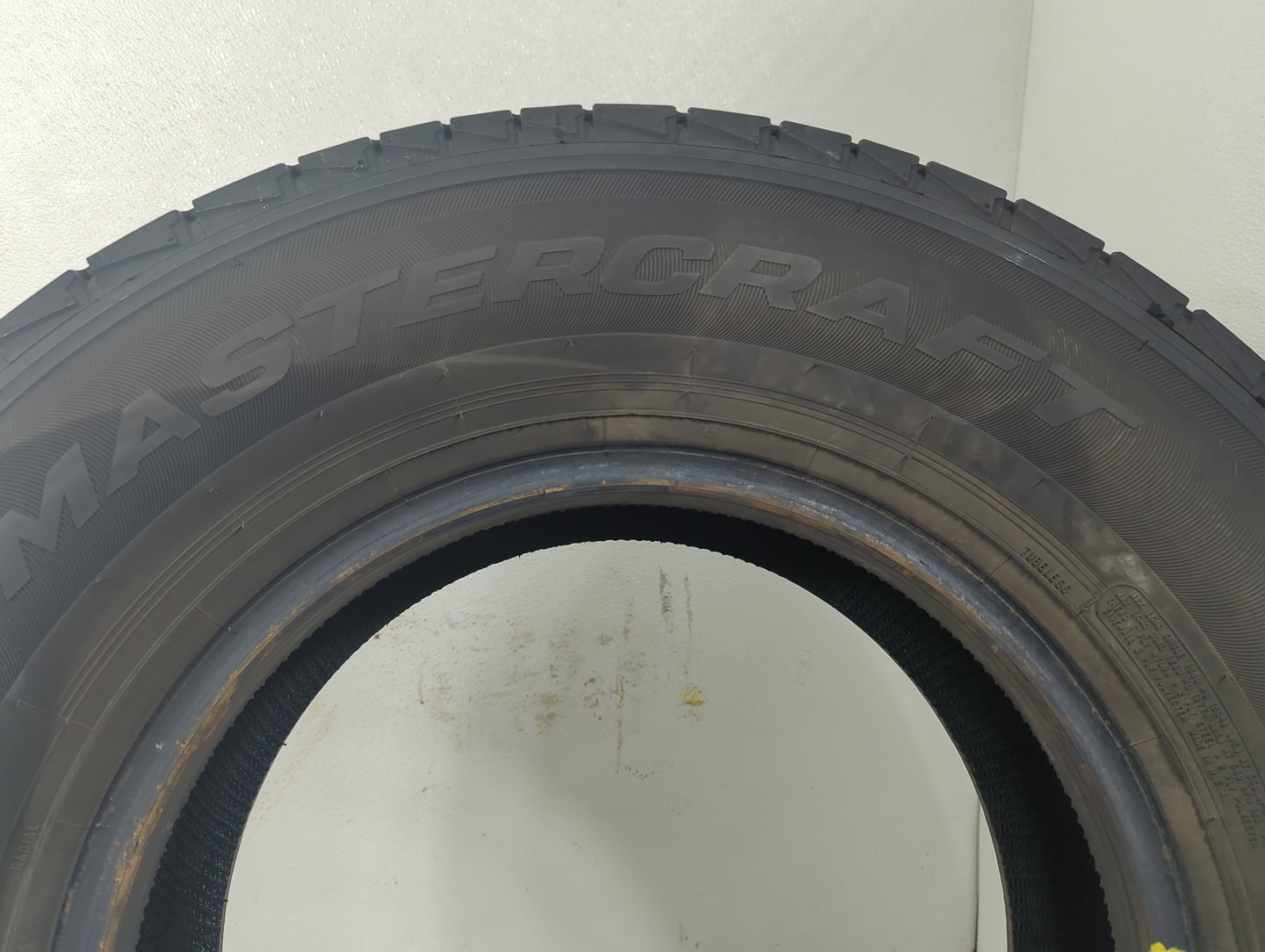 Used Tire - Tread Depth null/32 - Oemusedautoparts1.com