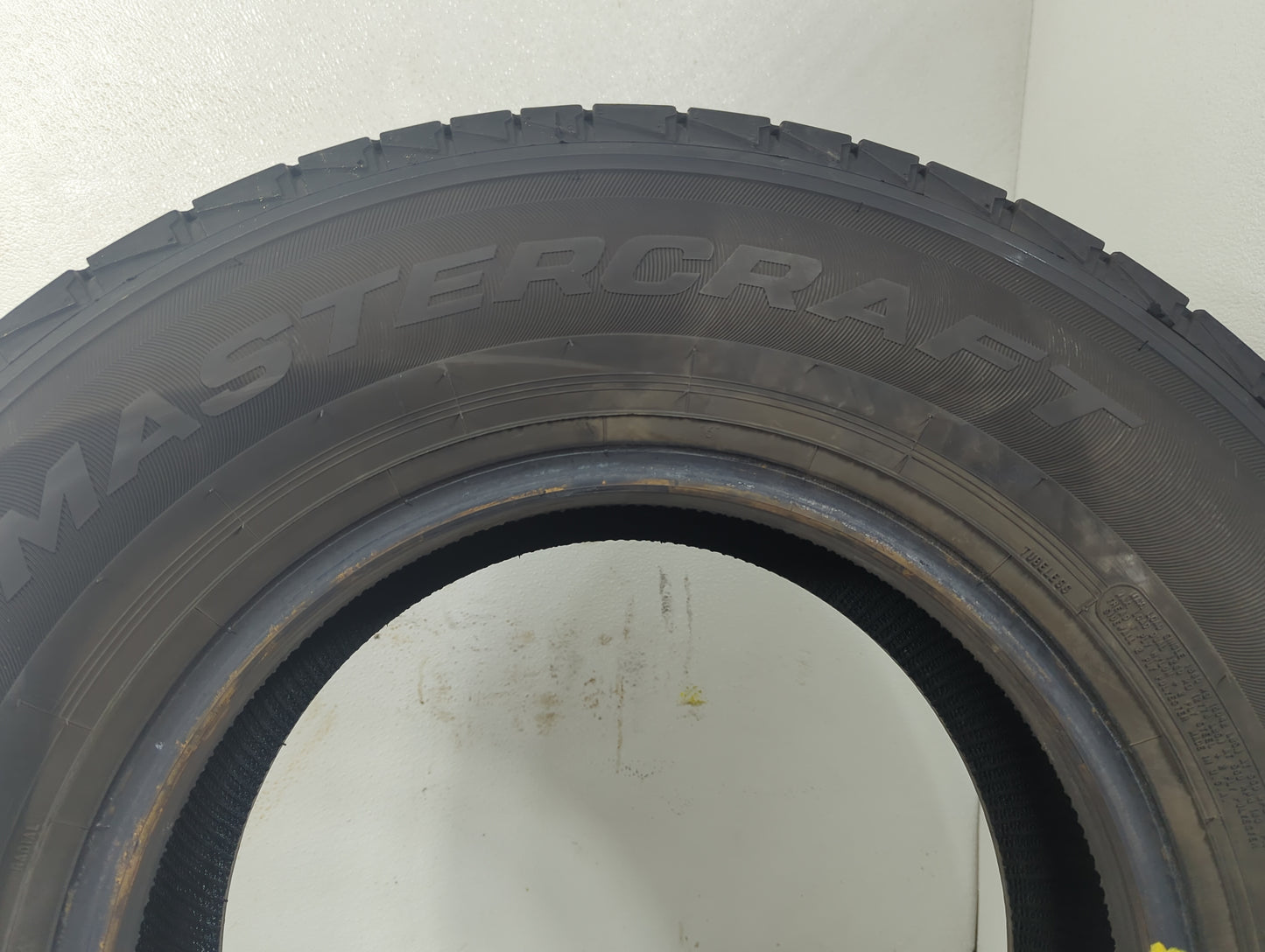 Used Tire - Tread Depth null/32 - Oemusedautoparts1.com