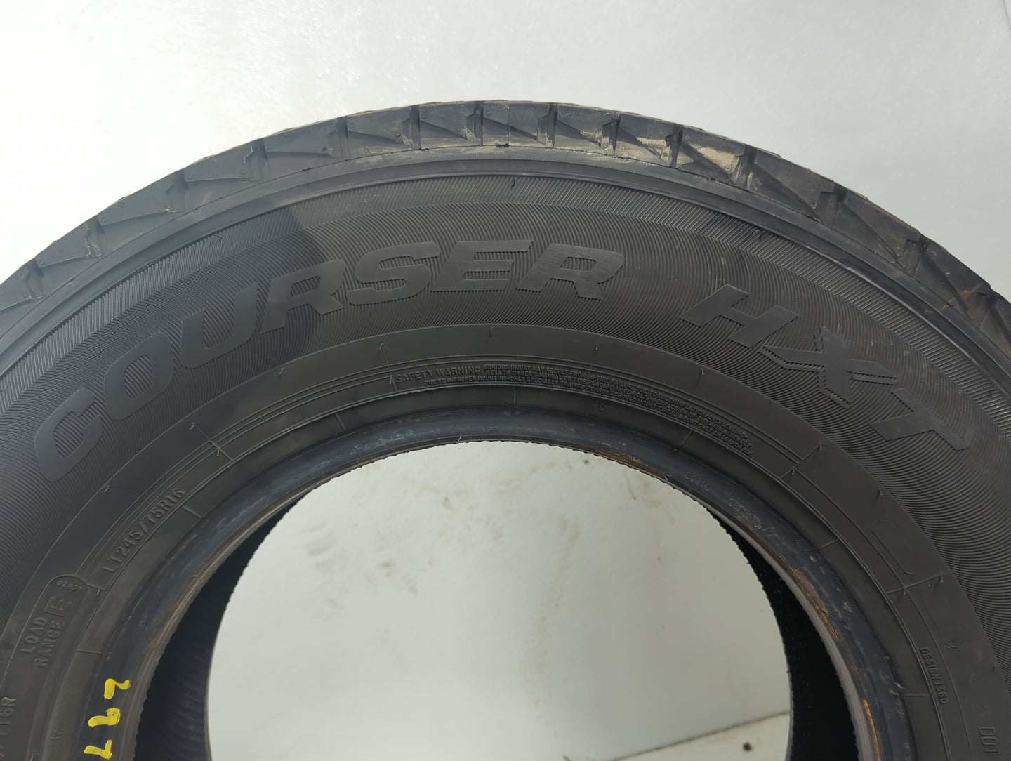 Used Tire - Tread Depth null/32 - Oemusedautoparts1.com