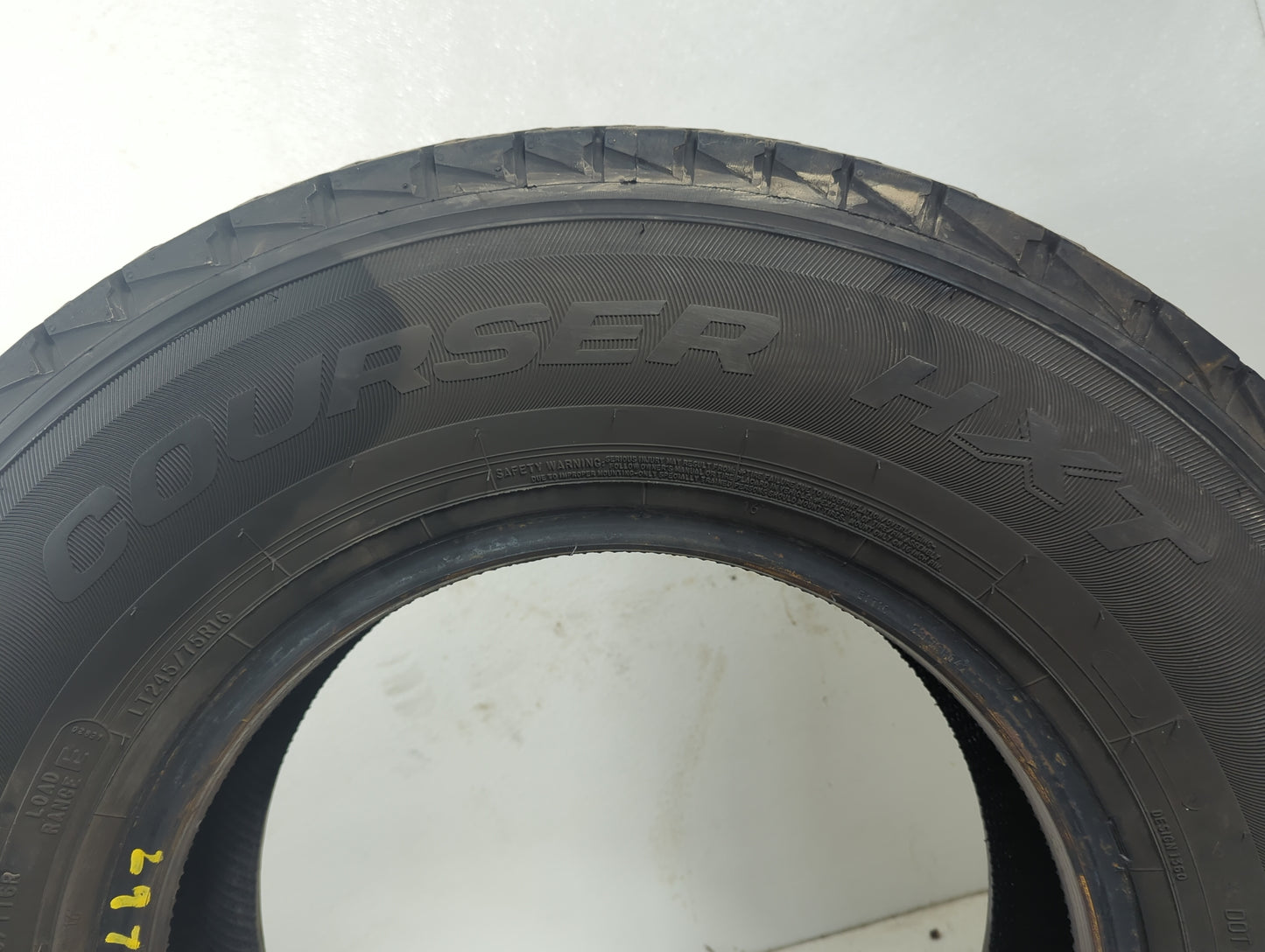 Used Tire - Tread Depth null/32 - Oemusedautoparts1.com