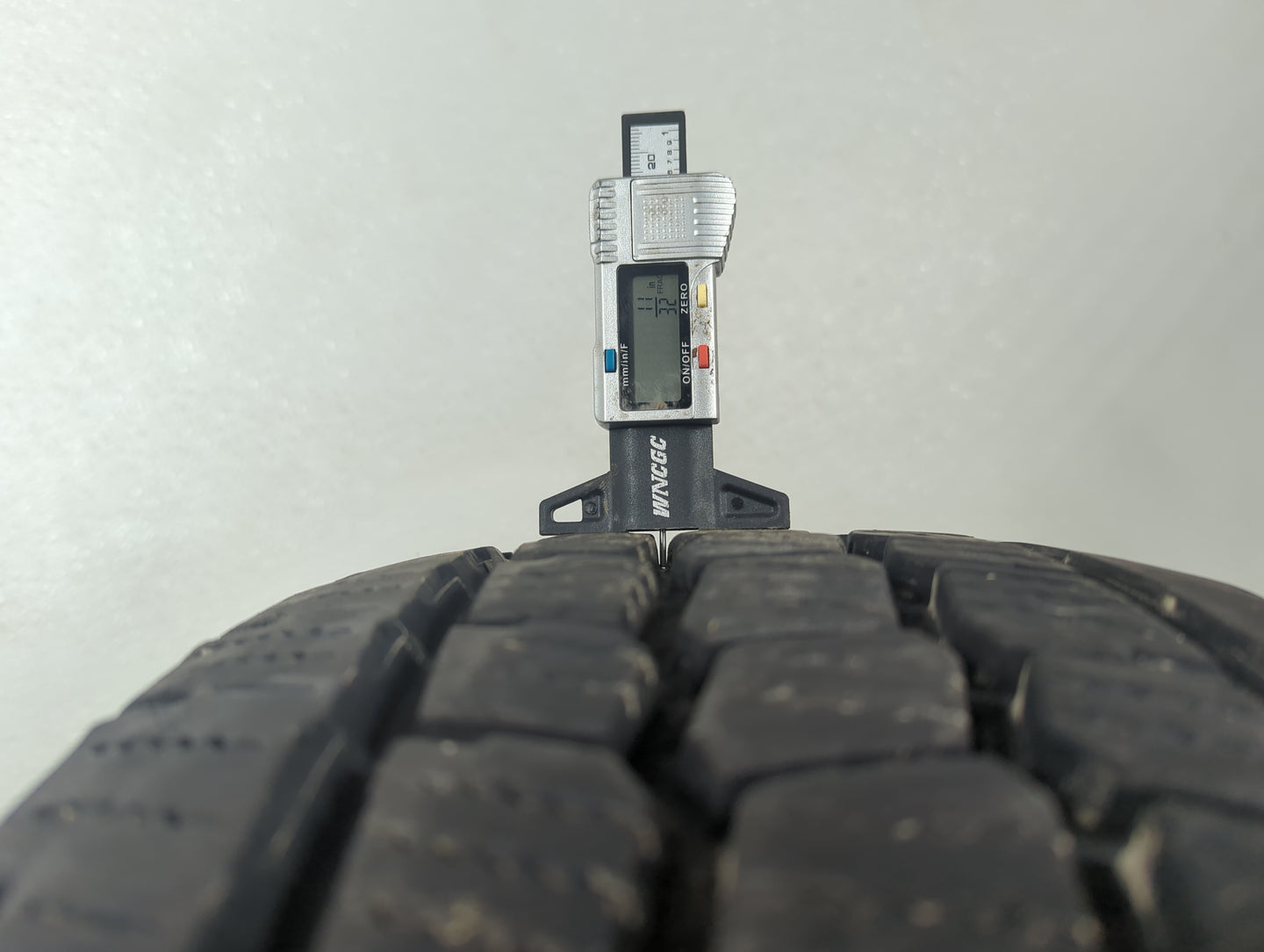 Used Tire - Tread Depth null/32 - Oemusedautoparts1.com