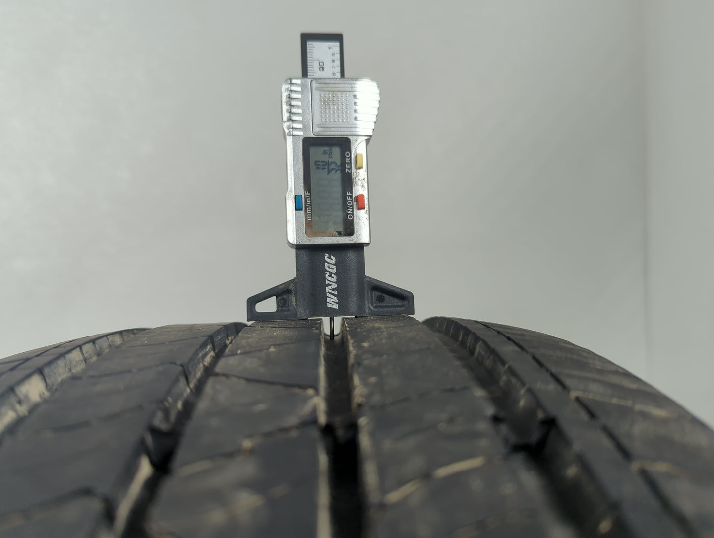 Used Tire 225/60R18 MASTERCRAFT COURSER QUEST PLUS - Tread Depth 10/32 - Oemusedautoparts1.com