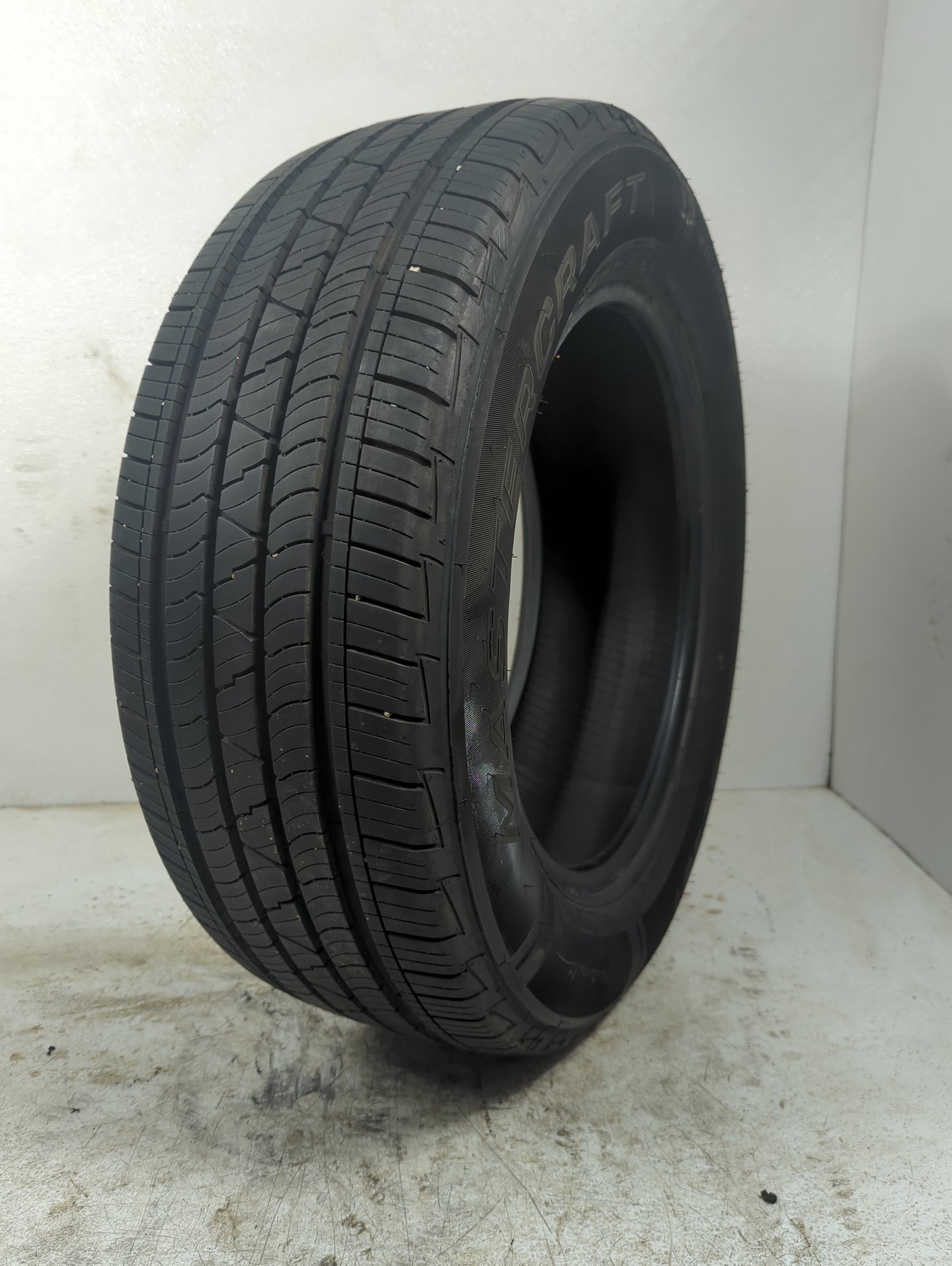 Used Tire - Tread Depth null/32 - Oemusedautoparts1.com