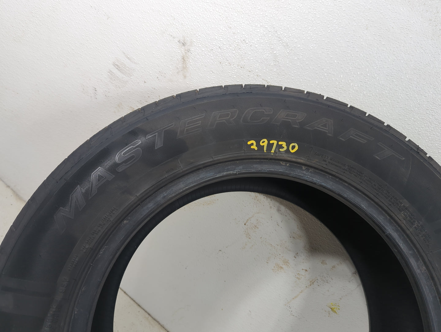 Used Tire - Tread Depth null/32 - Oemusedautoparts1.com