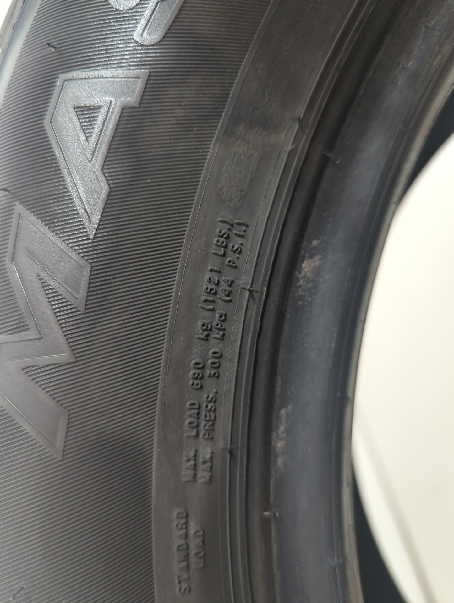 Used Tire - Tread Depth null/32 - Oemusedautoparts1.com
