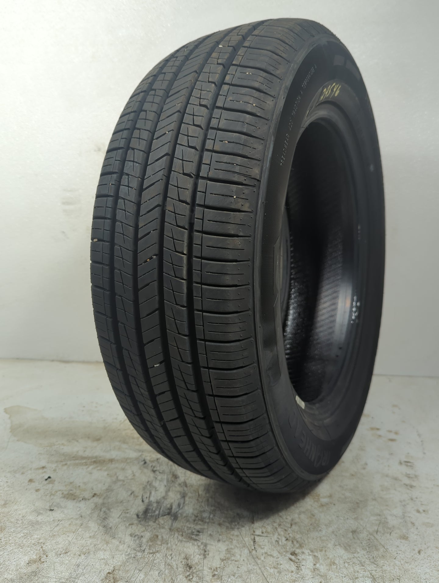 Used Tire - Tread Depth null/32 - Oemusedautoparts1.com
