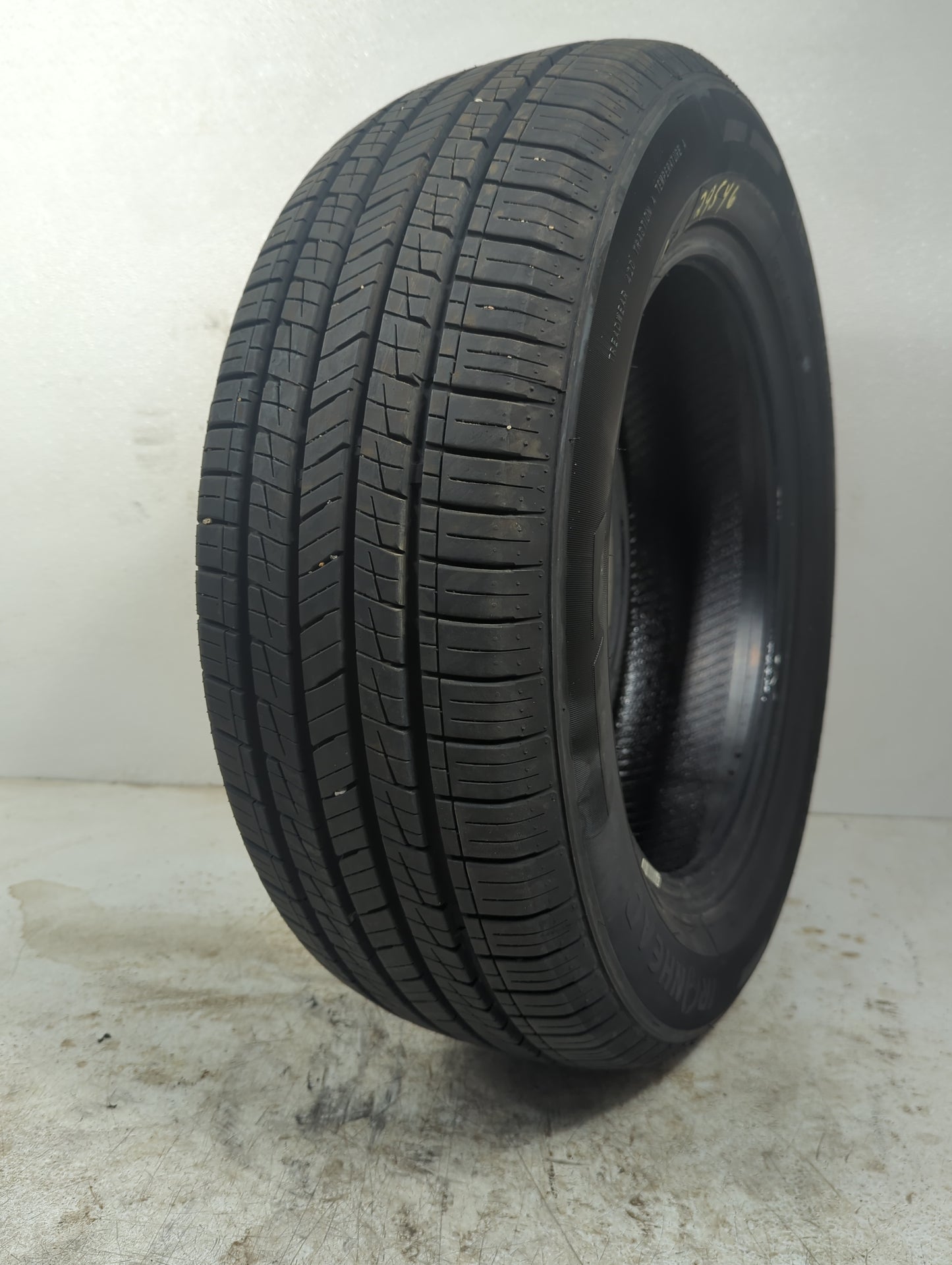 Used Tire - Tread Depth null/32 - Oemusedautoparts1.com