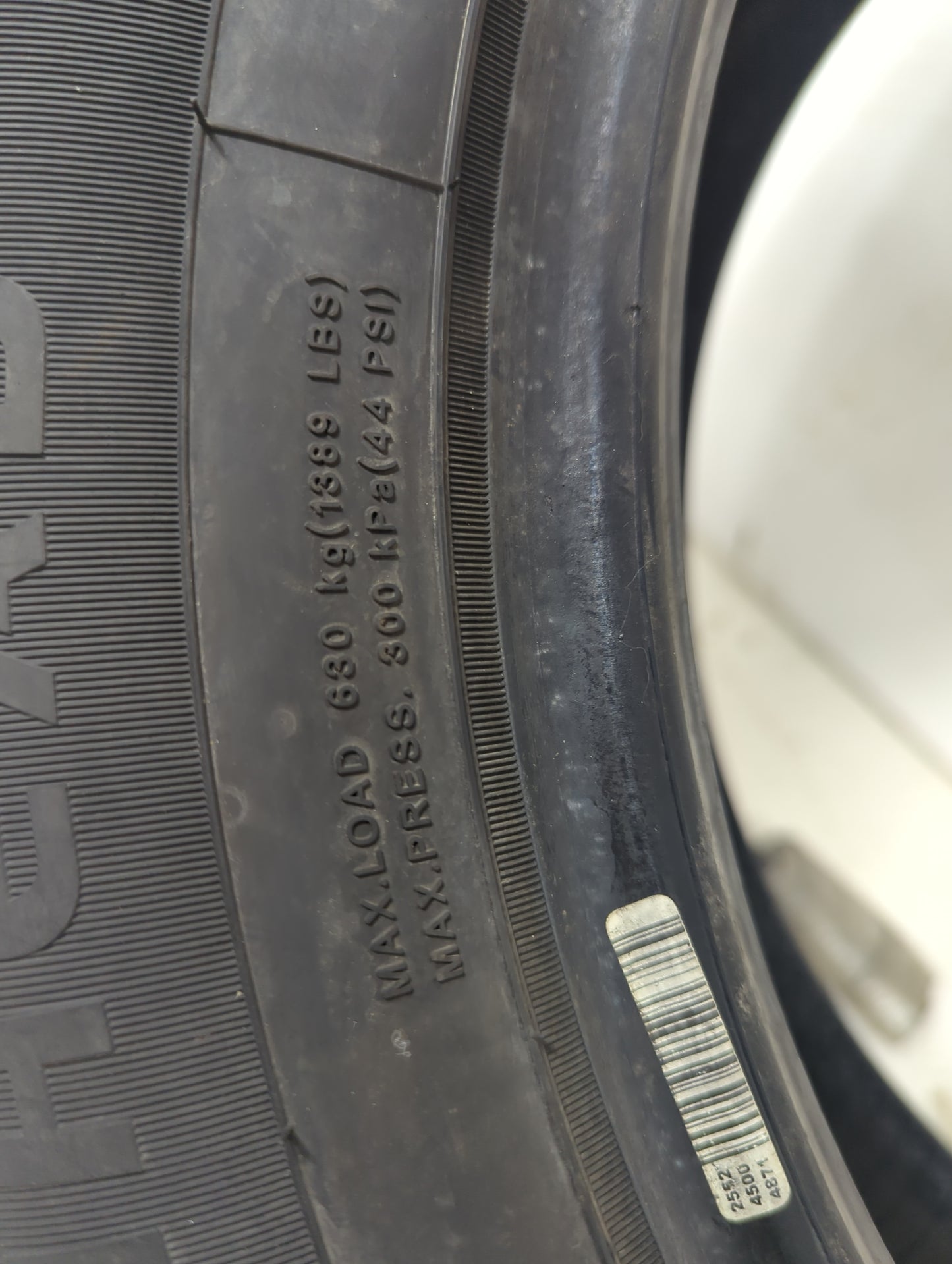 Used Tire - Tread Depth null/32 - Oemusedautoparts1.com