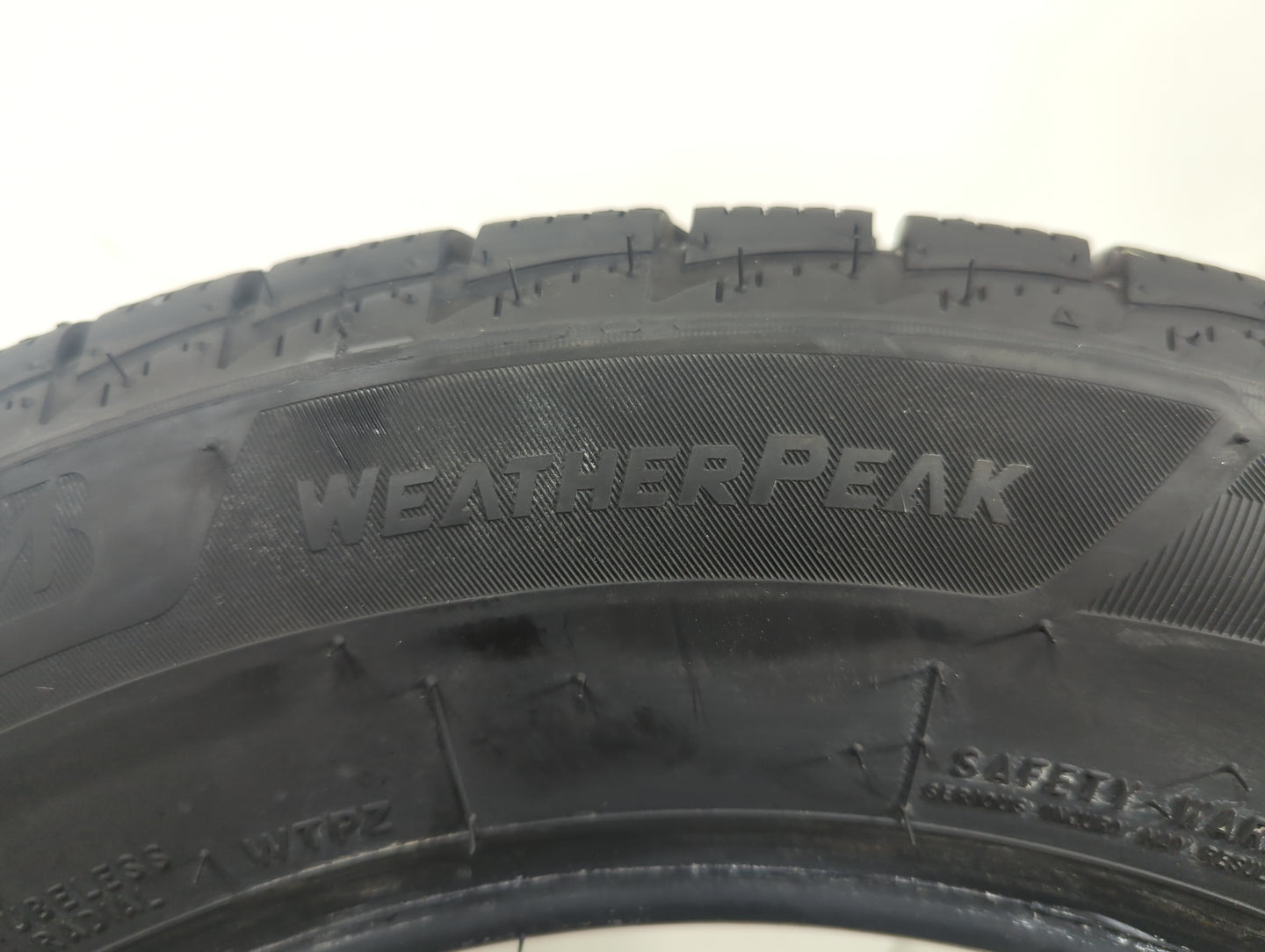 Used Tire - Tread Depth null/32 - Oemusedautoparts1.com