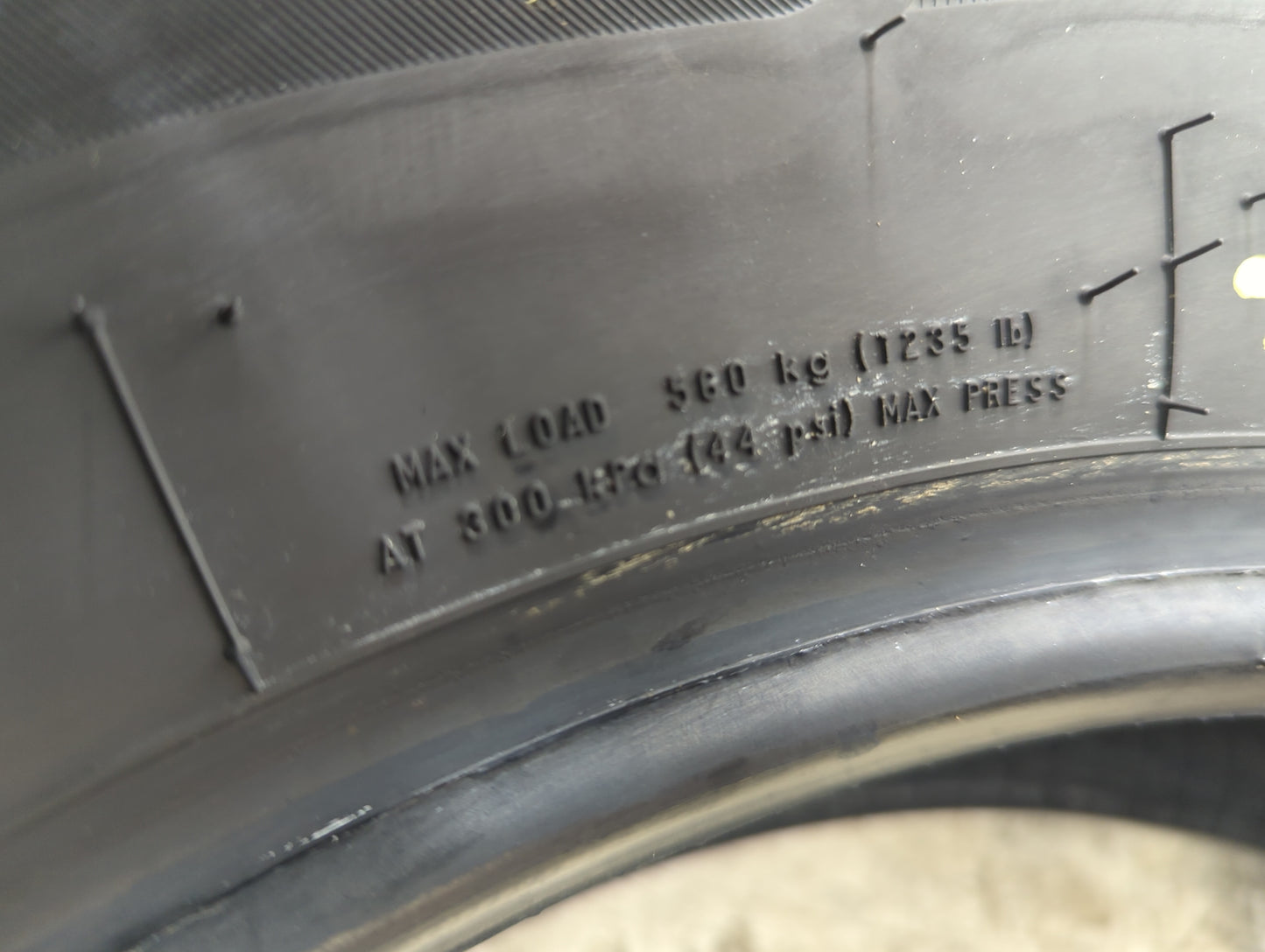 Used Tire - Tread Depth null/32 - Oemusedautoparts1.com