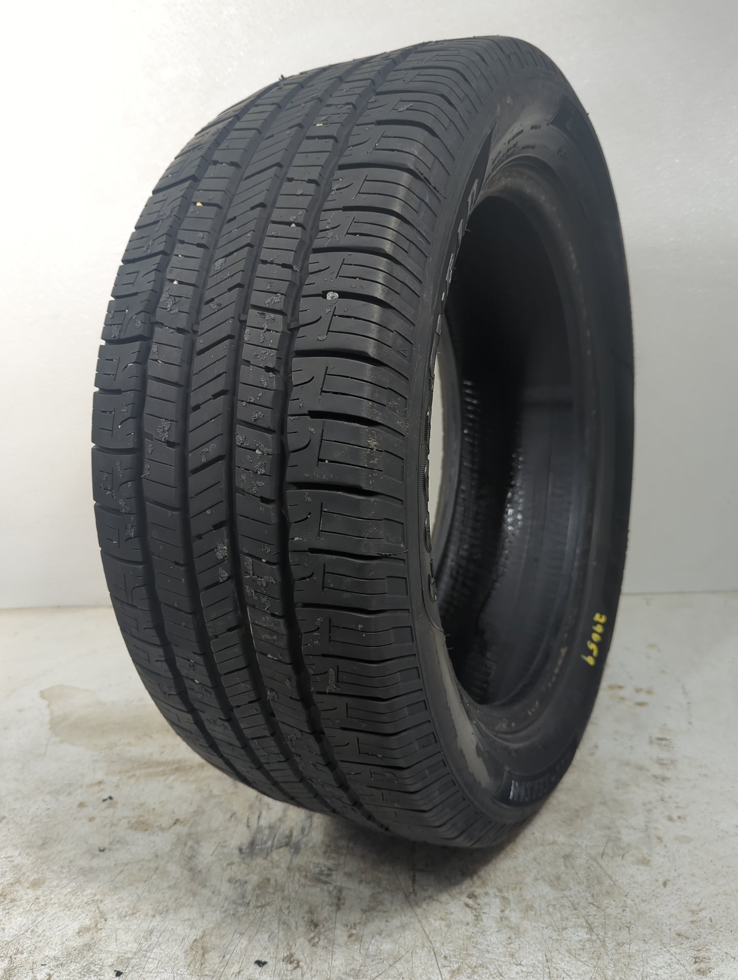 Used Tire - Tread Depth null/32 - Oemusedautoparts1.com
