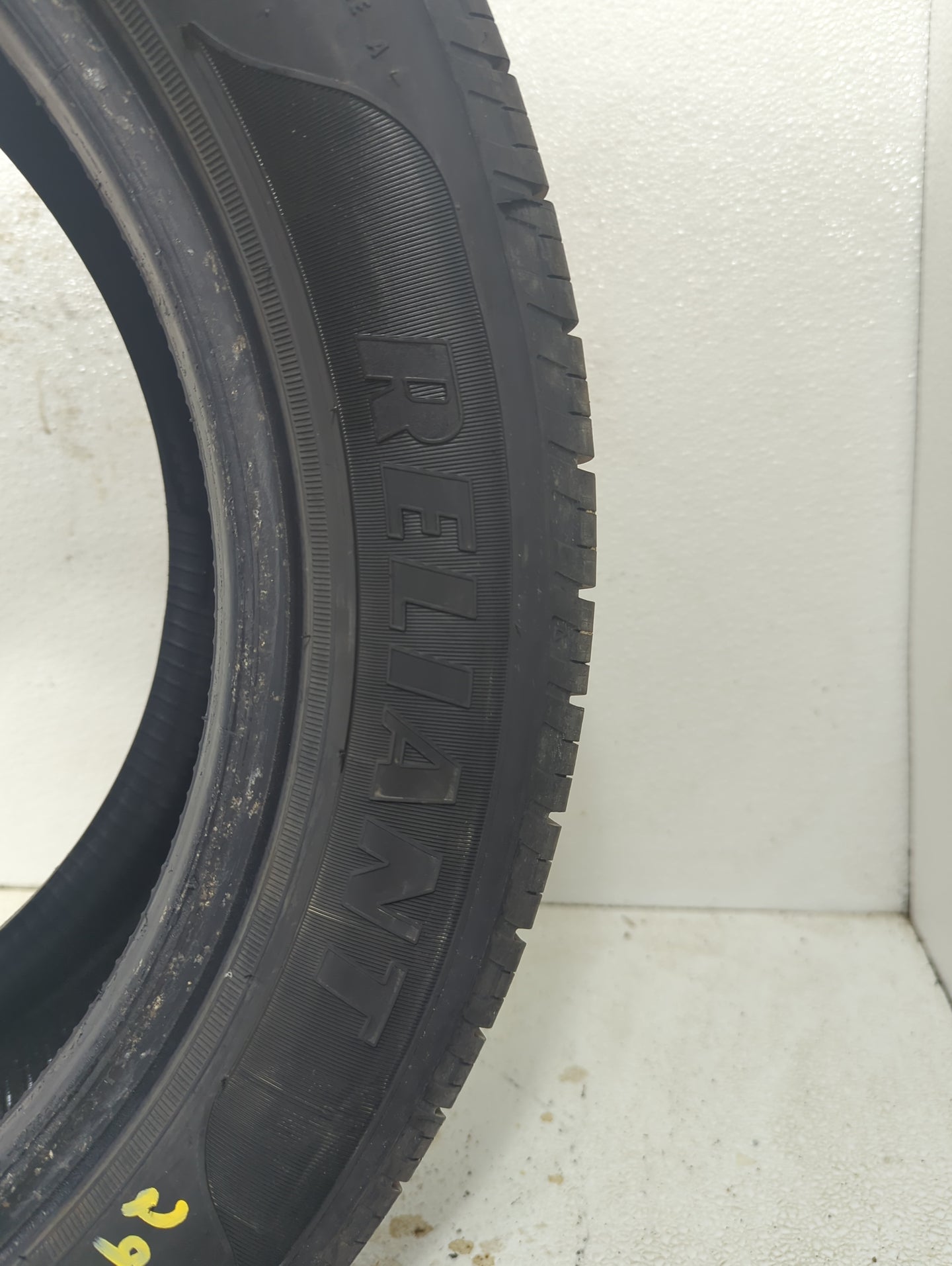 Used Tire - Tread Depth null/32 - Oemusedautoparts1.com