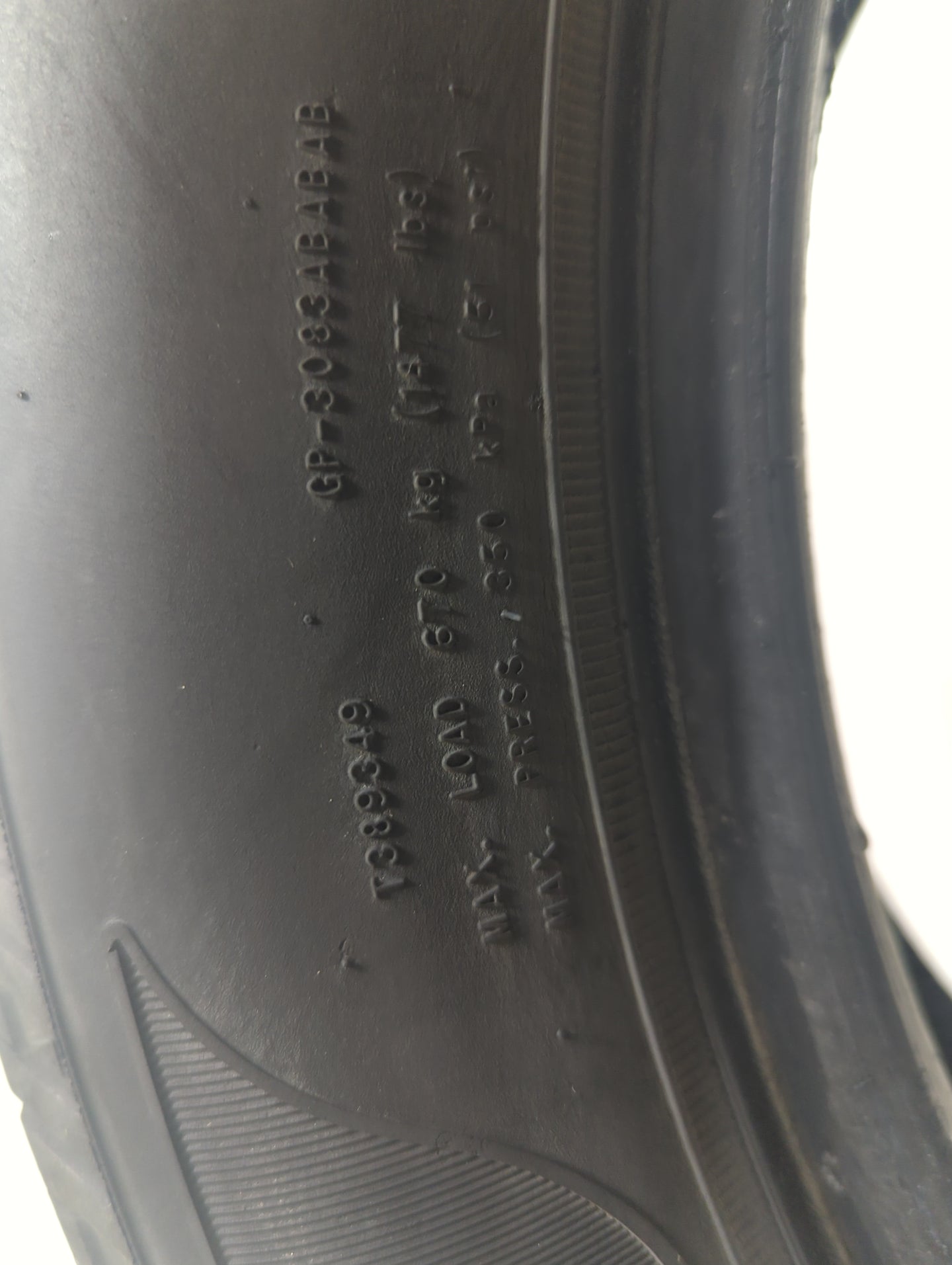 Used Tire - Tread Depth null/32 - Oemusedautoparts1.com
