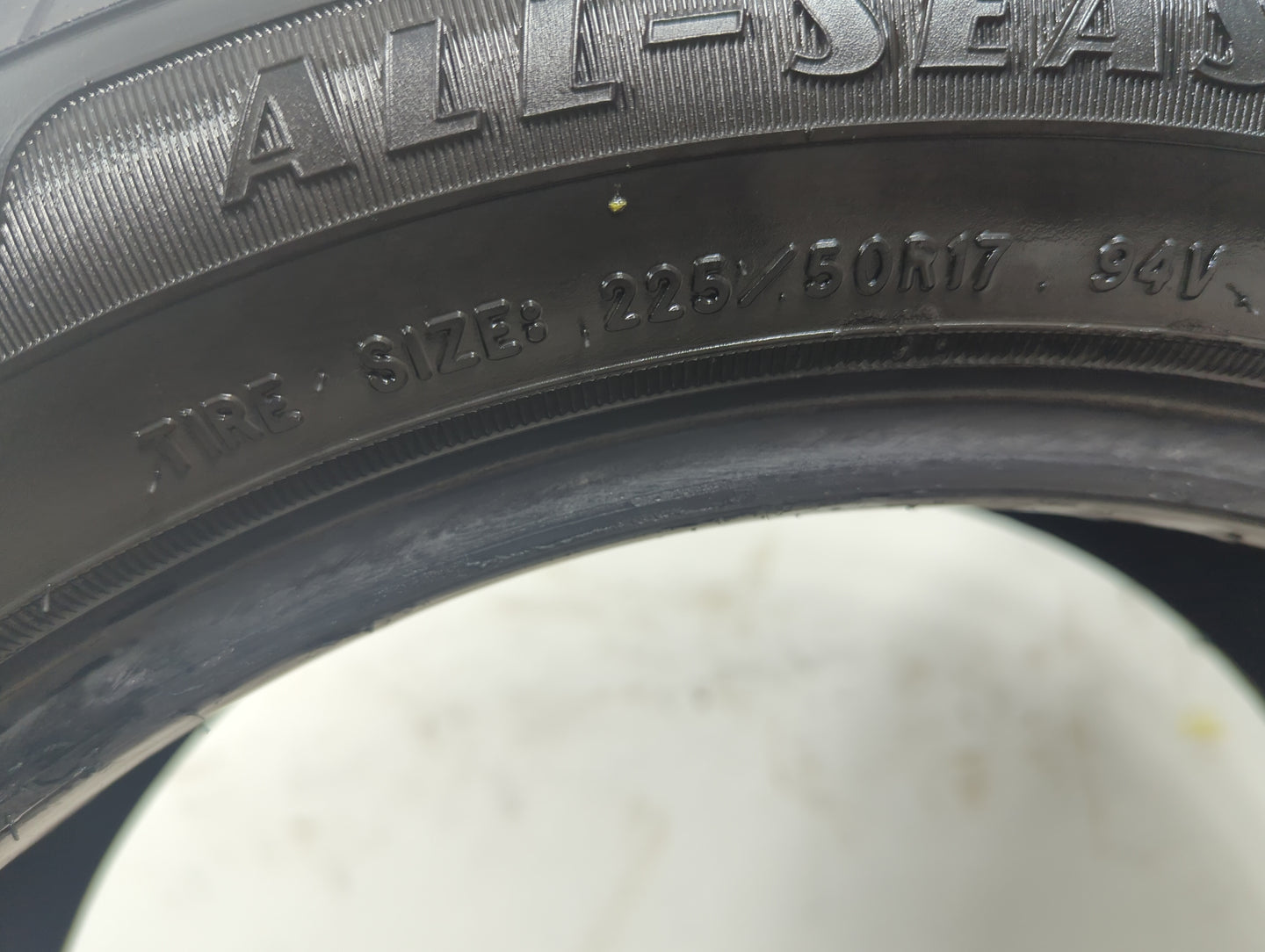 Used Tire - Tread Depth null/32 - Oemusedautoparts1.com