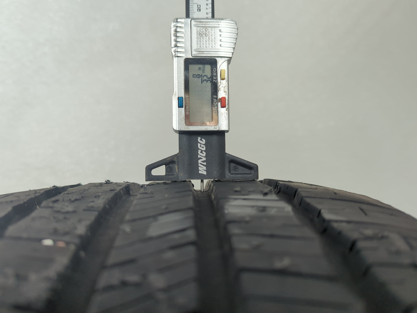 Used Tire - Tread Depth null/32 - Oemusedautoparts1.com