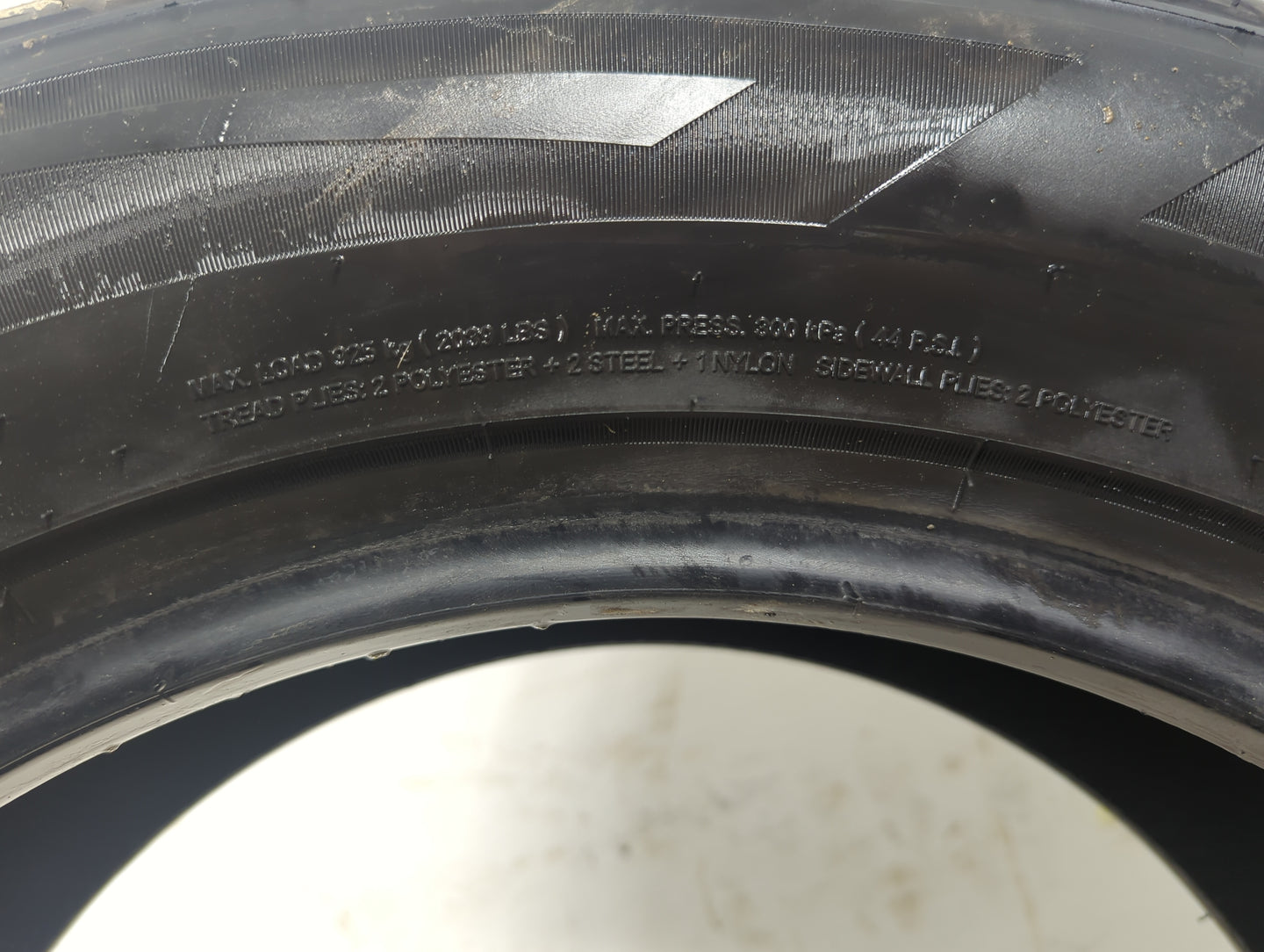 Used Tire 245/60R18 ARISUN ARESTA ZG02 105T - Tread Depth 8/32 - Oemusedautoparts1.com