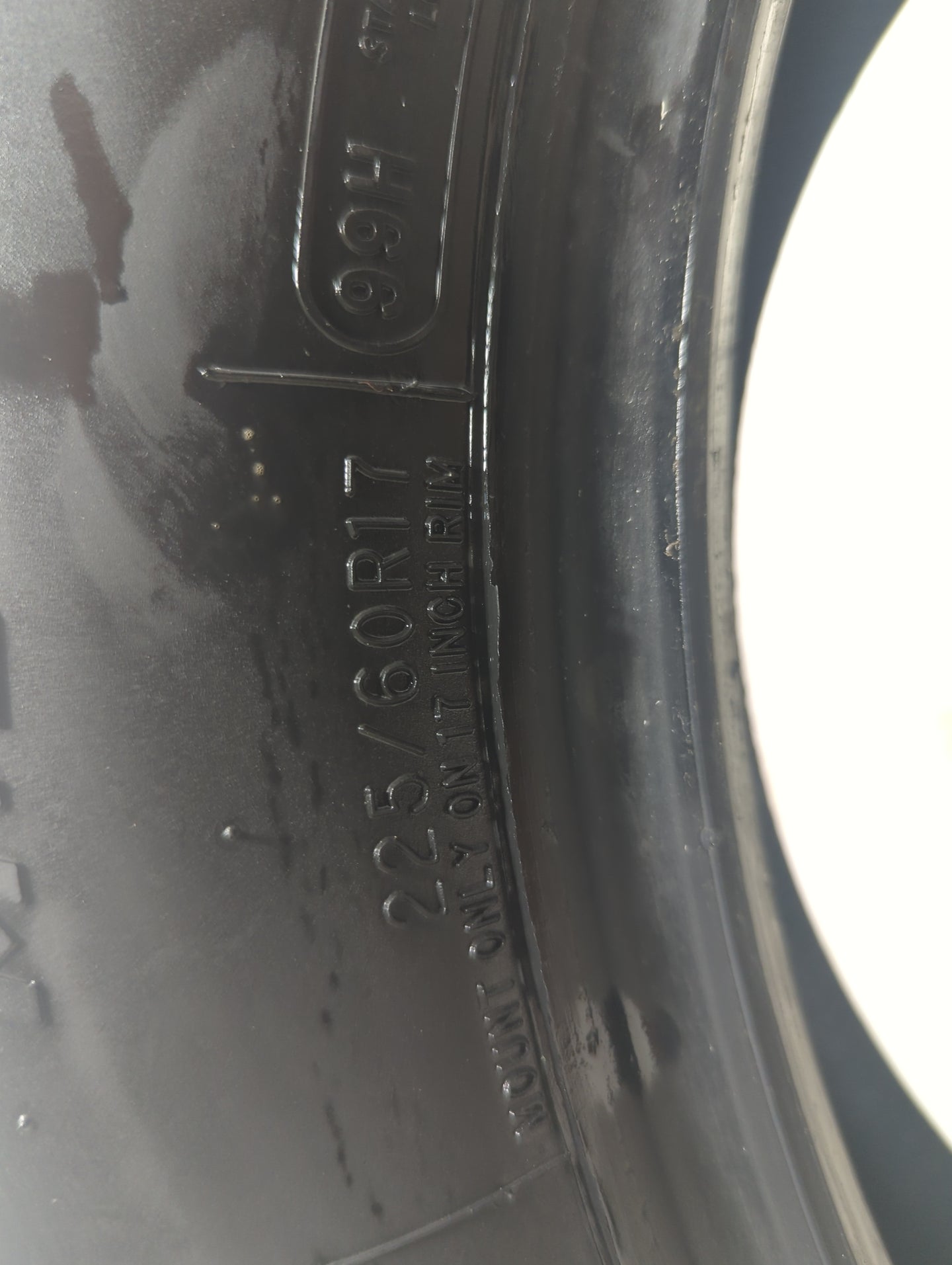 Used Tire 225/60R17 MASTERCRAFT STRATUS AS 99H - Tread Depth 8/32 - Oemusedautoparts1.com