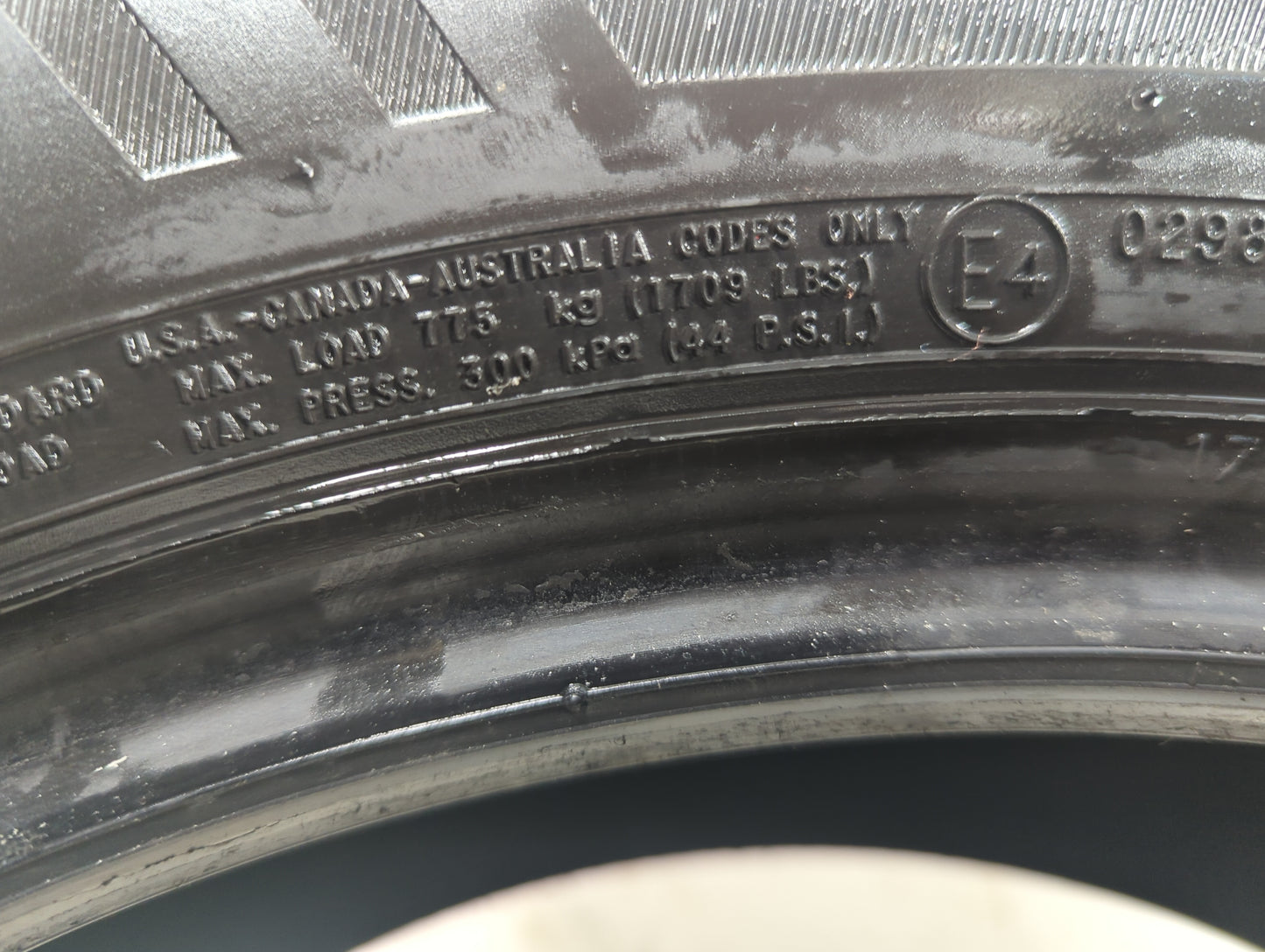 Used Tire 225/60R17 MASTERCRAFT STRATUS AS 99H - Tread Depth 8/32 - Oemusedautoparts1.com