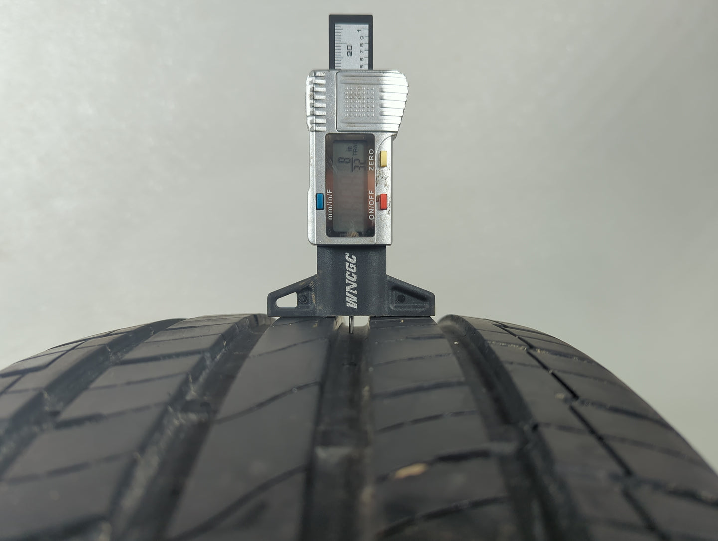 Used Tire 225/60R17 MASTERCRAFT STRATUS AS 99H - Tread Depth 8/32 - Oemusedautoparts1.com