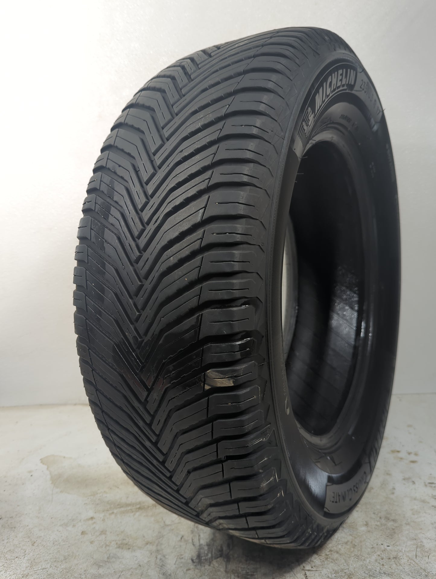Used Tire 235/65R17 MICHELIN CROSSCLIMATE 2 104H - Tread Depth 8/32 - Oemusedautoparts1.com