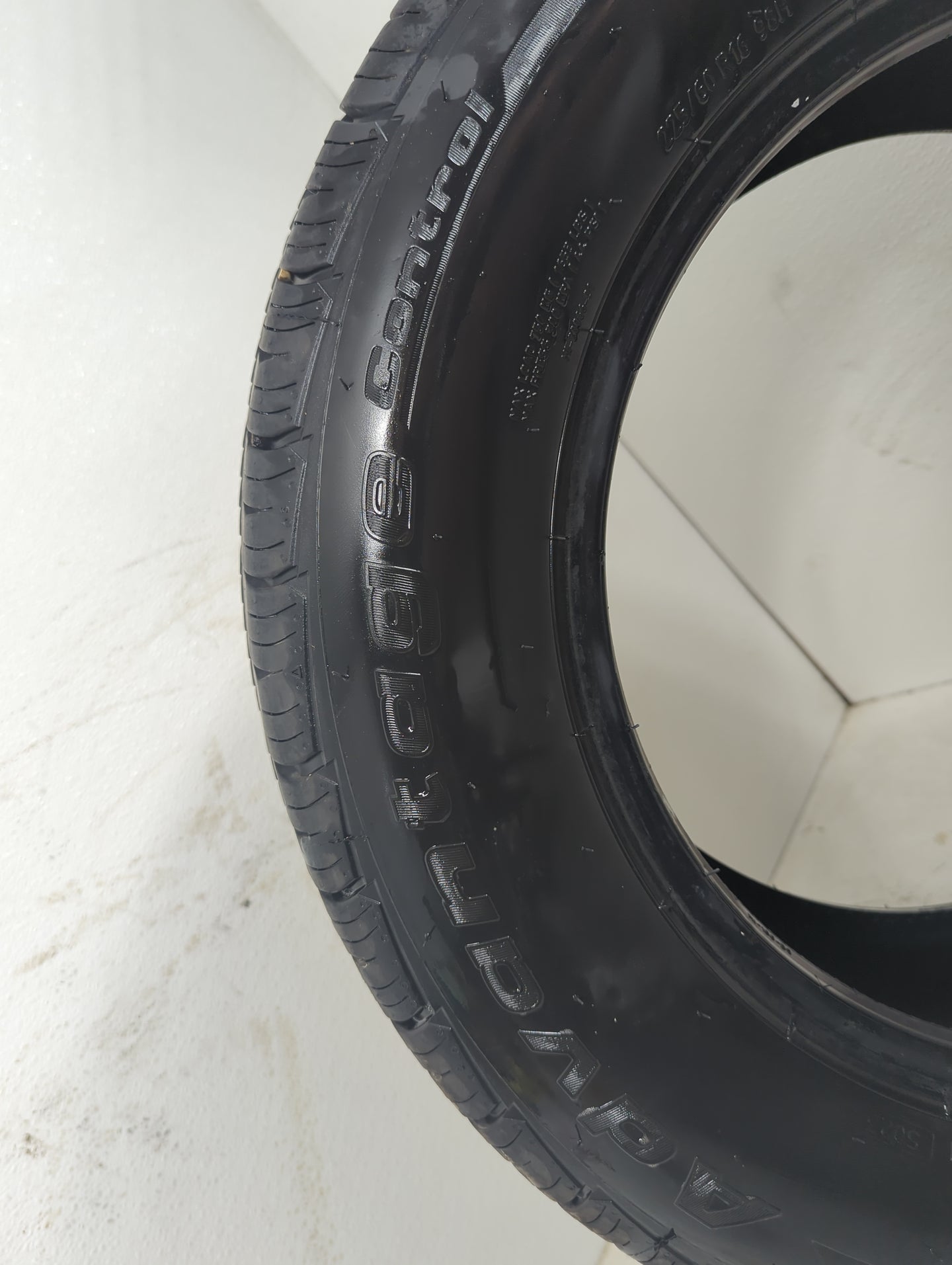 Used Tire 225/60R16 BFGOODRICH ADVANTAGE CONTROL 98H - Tread Depth 10/32 - Oemusedautoparts1.com