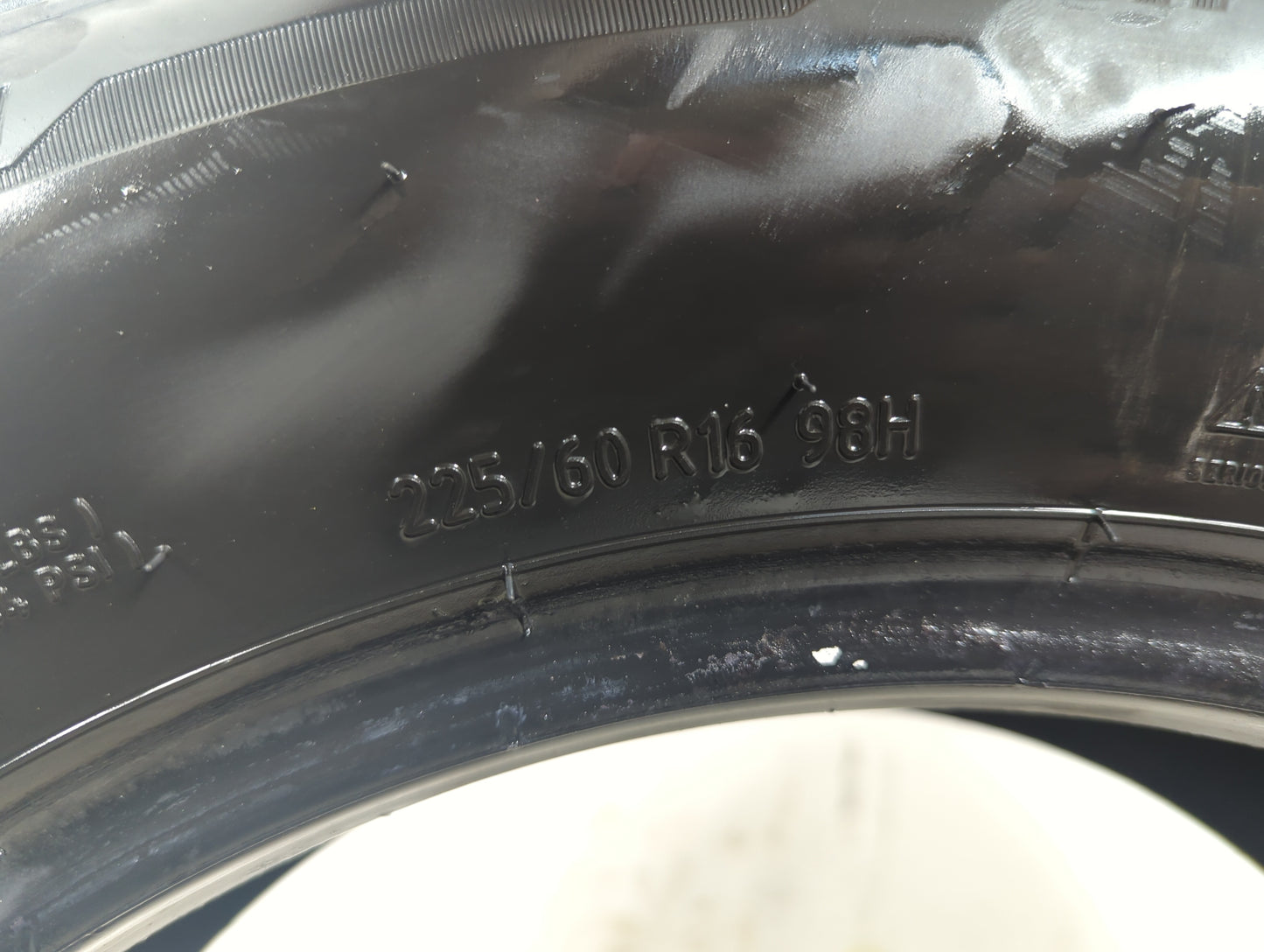 Used Tire 225/60R16 BFGOODRICH ADVANTAGE CONTROL 98H - Tread Depth 10/32 - Oemusedautoparts1.com