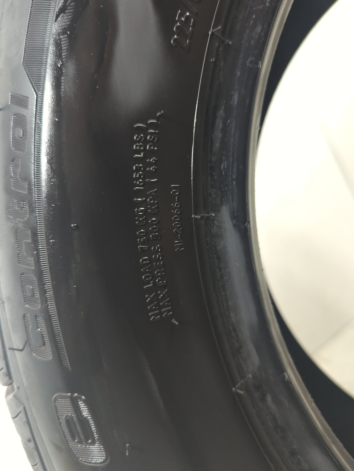Used Tire 225/60R16 BFGOODRICH ADVANTAGE CONTROL 98H - Tread Depth 10/32 - Oemusedautoparts1.com