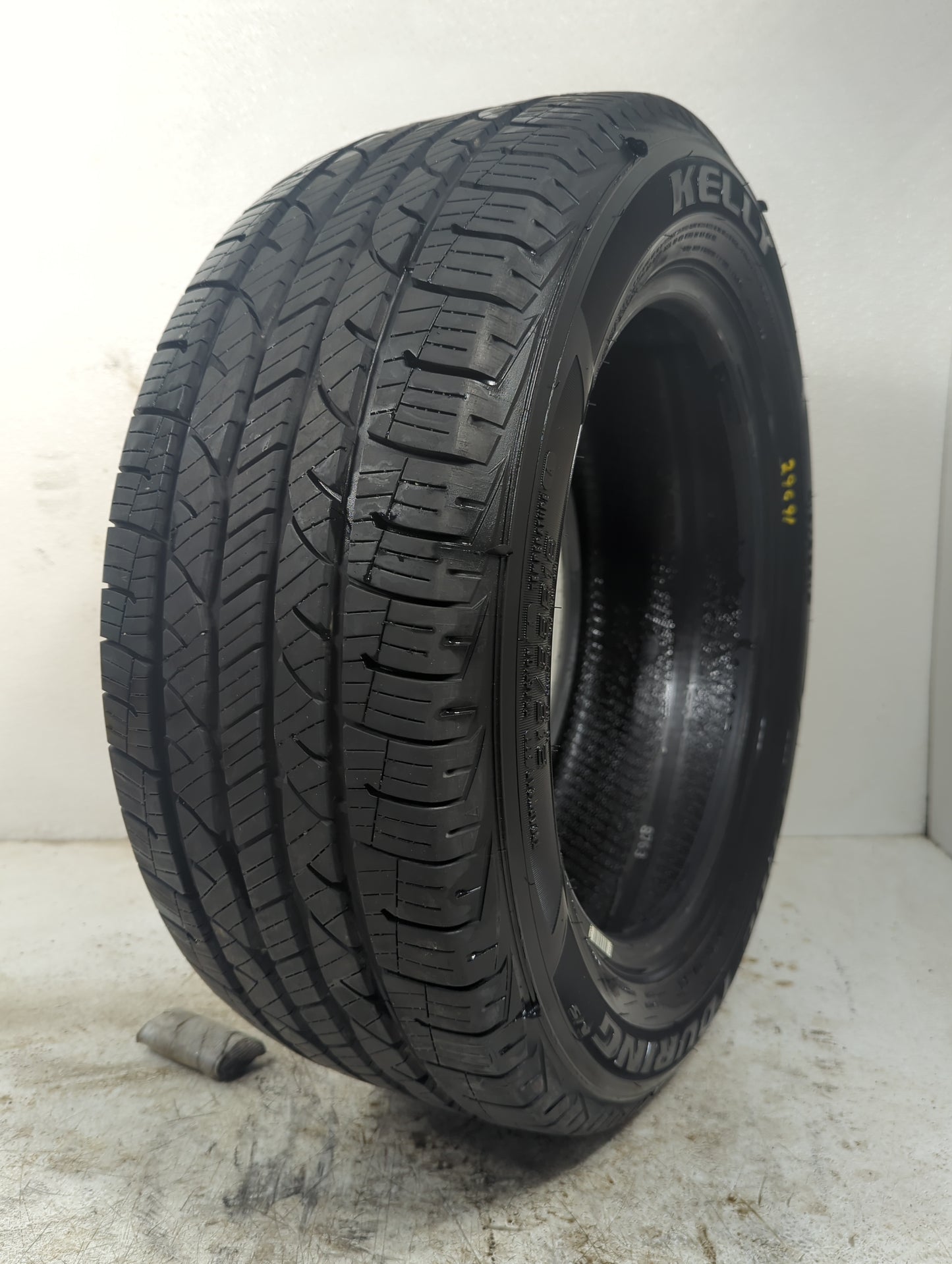 Used Tire 215/55R16 KELLY EDGE TOURING 93H - Tread Depth 9/32 - Oemusedautoparts1.com