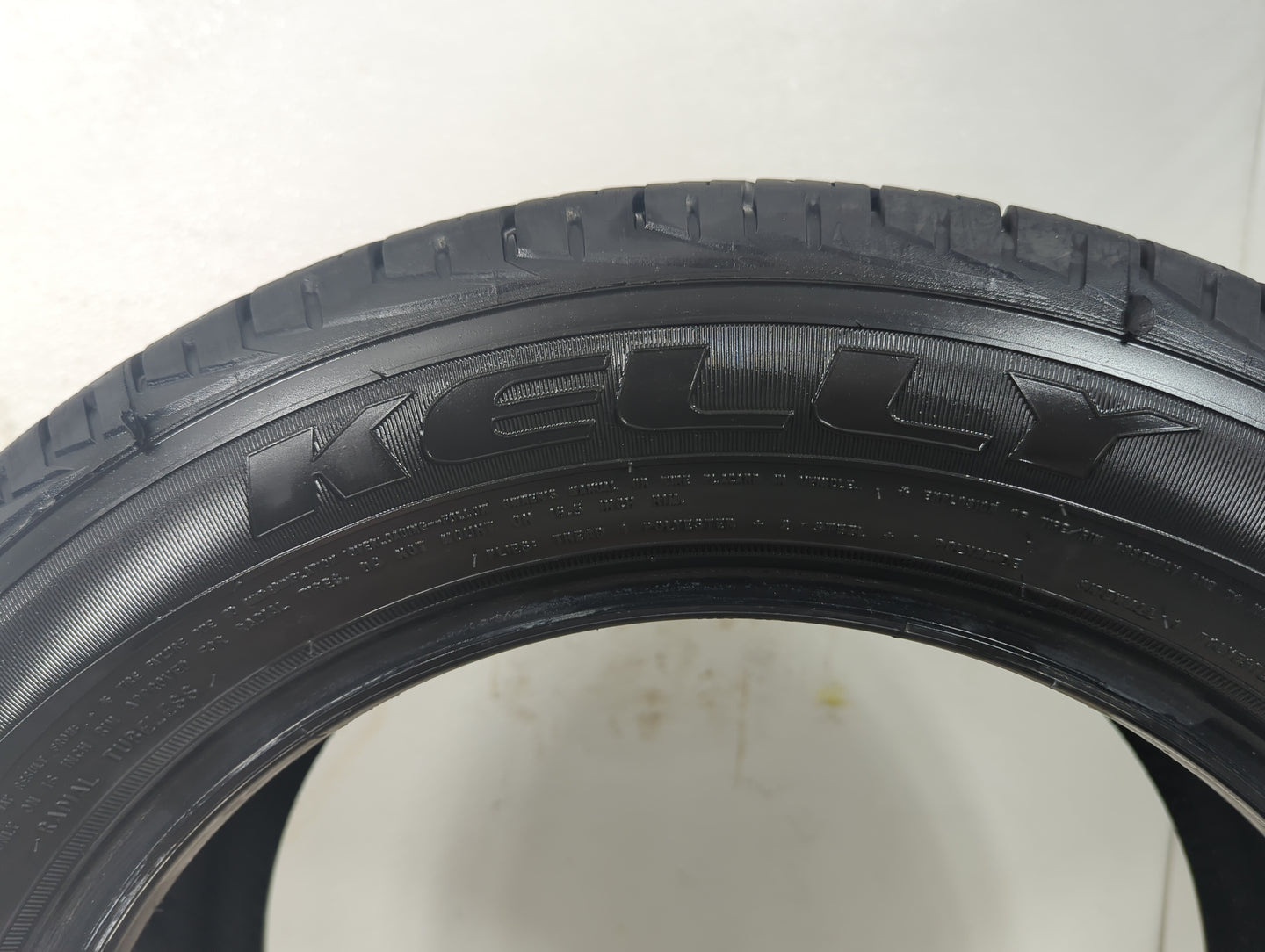 Used Tire 215/55R16 KELLY EDGE TOURING 93H - Tread Depth 9/32 - Oemusedautoparts1.com