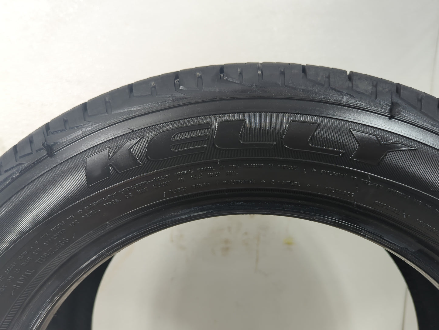 Used Tire 215/55R16 KELLY EDGE TOURING 93H - Tread Depth 9/32 - Oemusedautoparts1.com