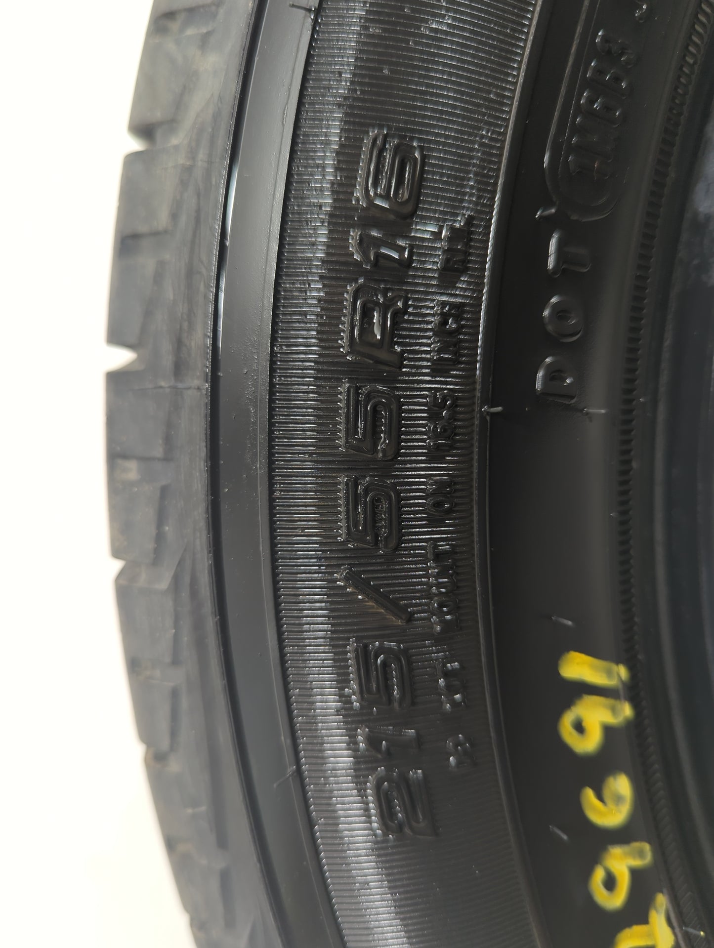 Used Tire 215/55R16 KELLY EDGE TOURING 93H - Tread Depth 9/32 - Oemusedautoparts1.com